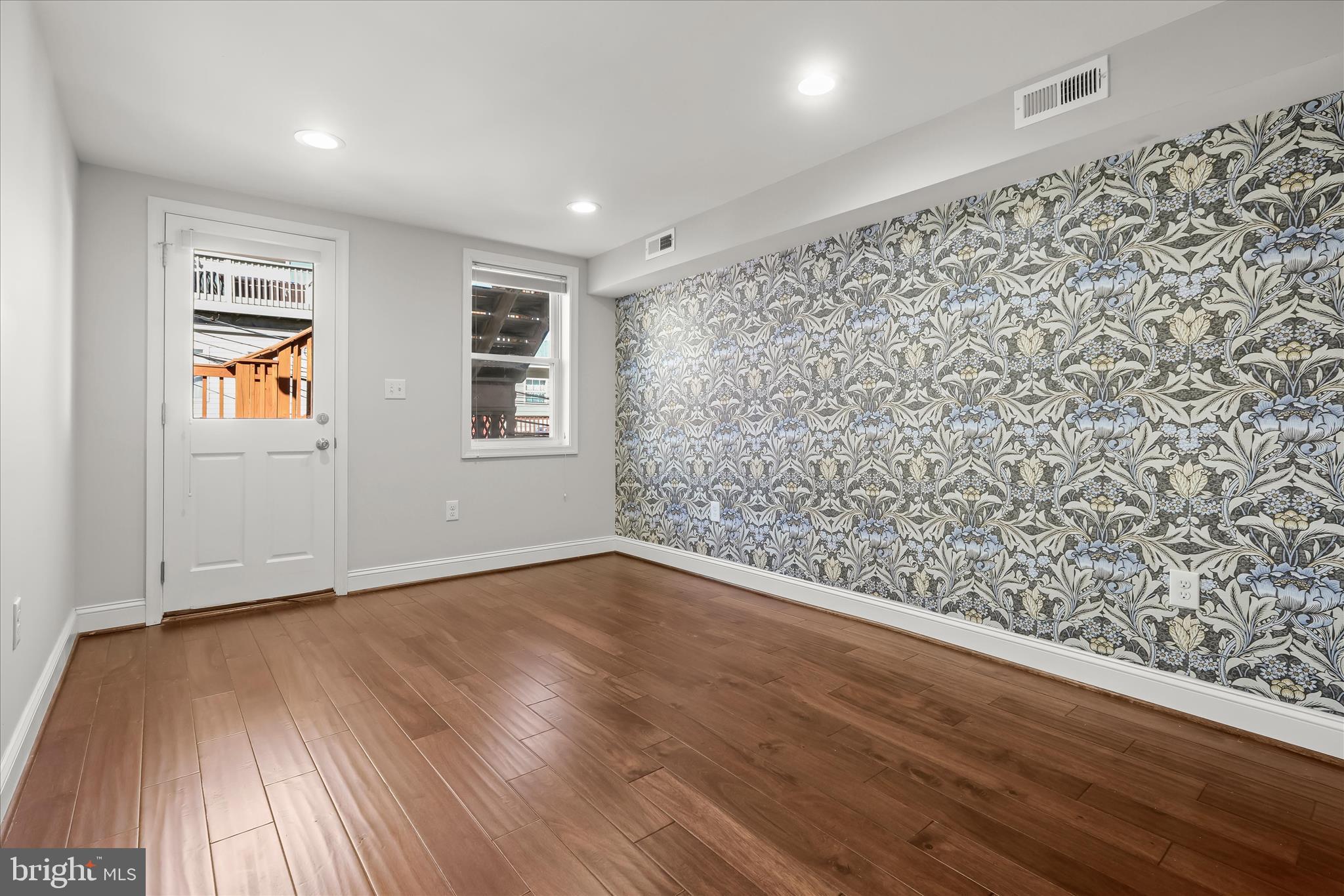 LOCUST POINT - Residential