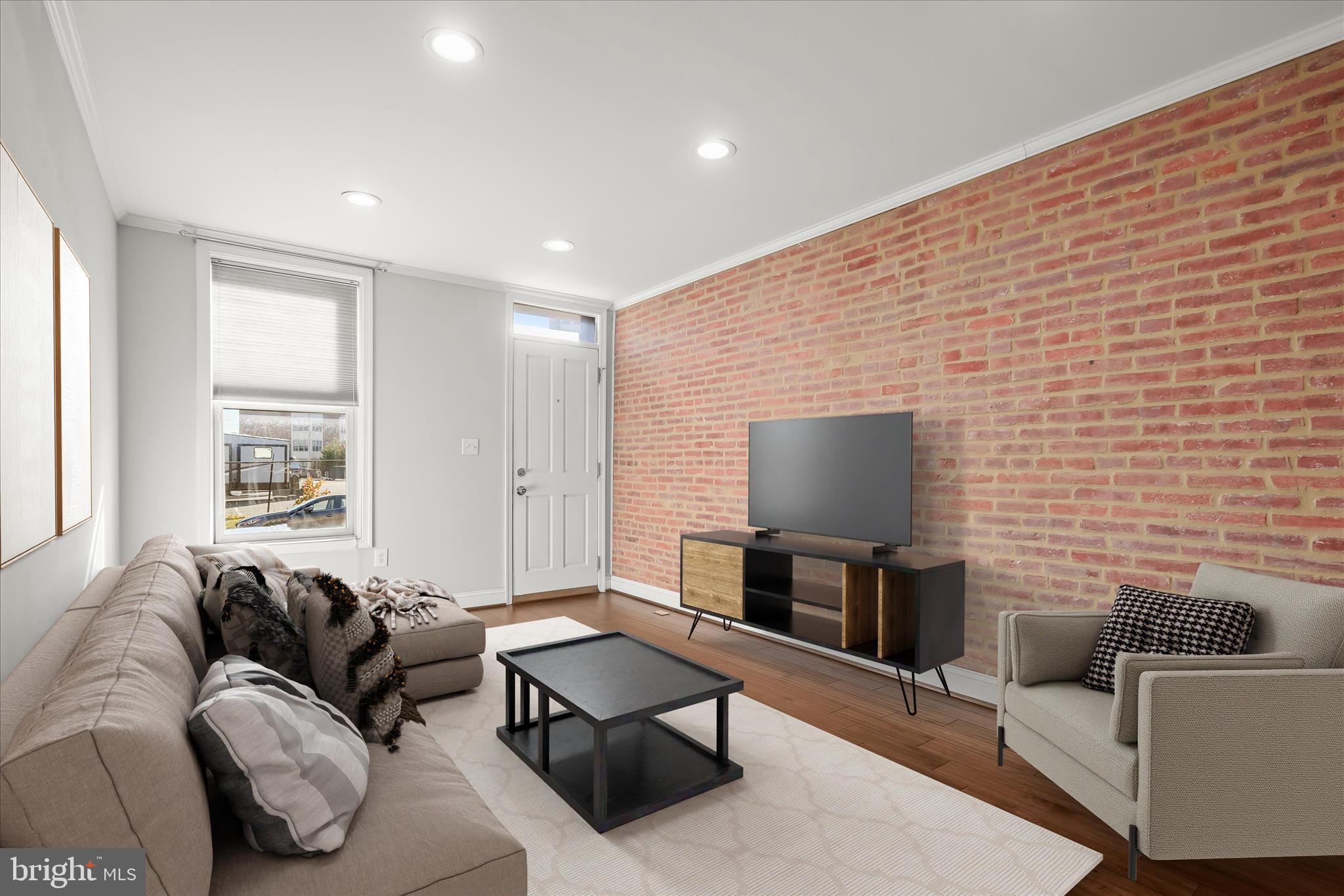 LOCUST POINT - Residential