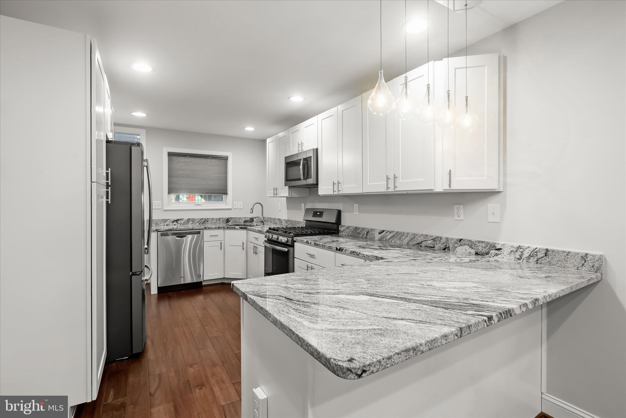 LOCUST POINT - Residential