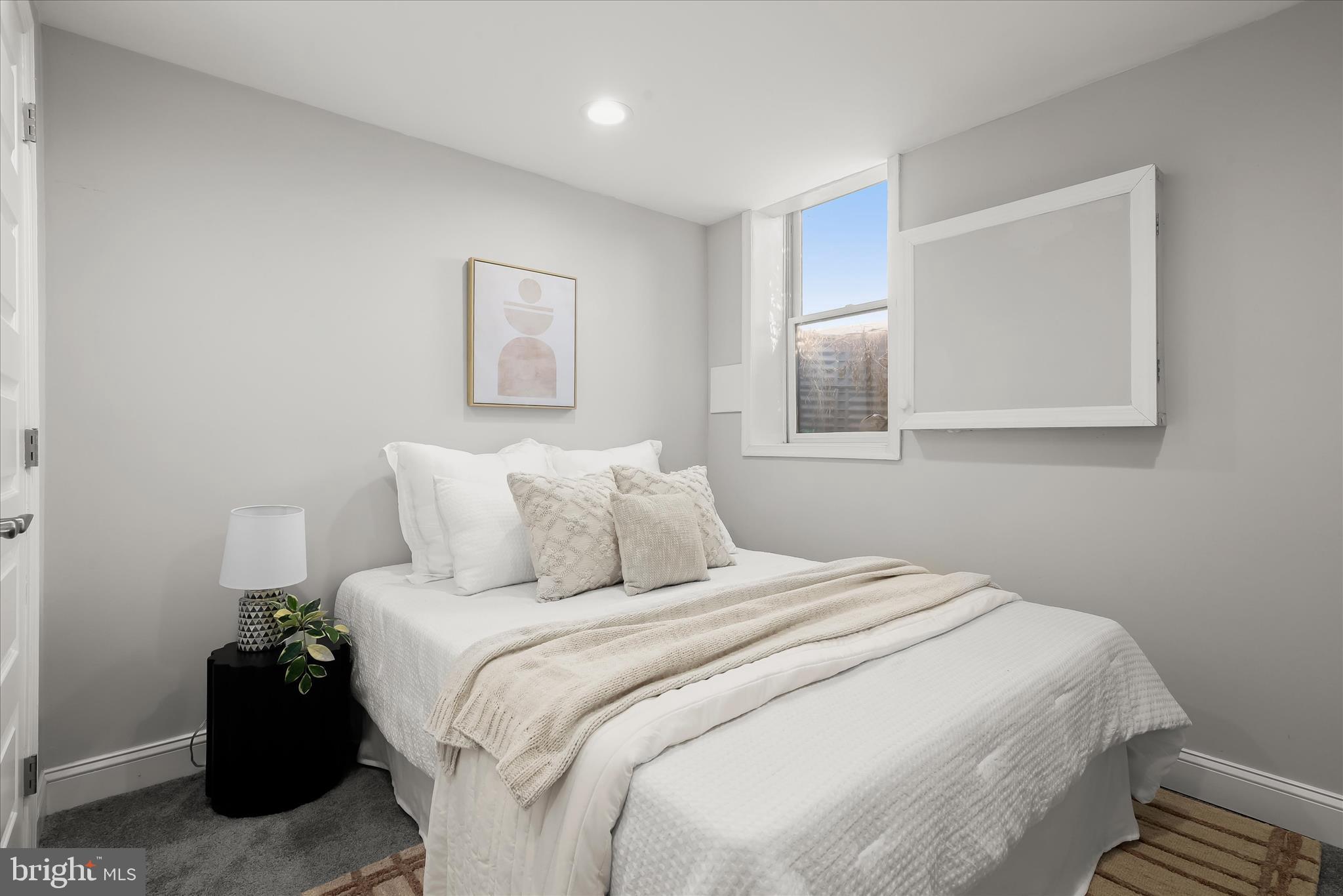 LOCUST POINT - Residential