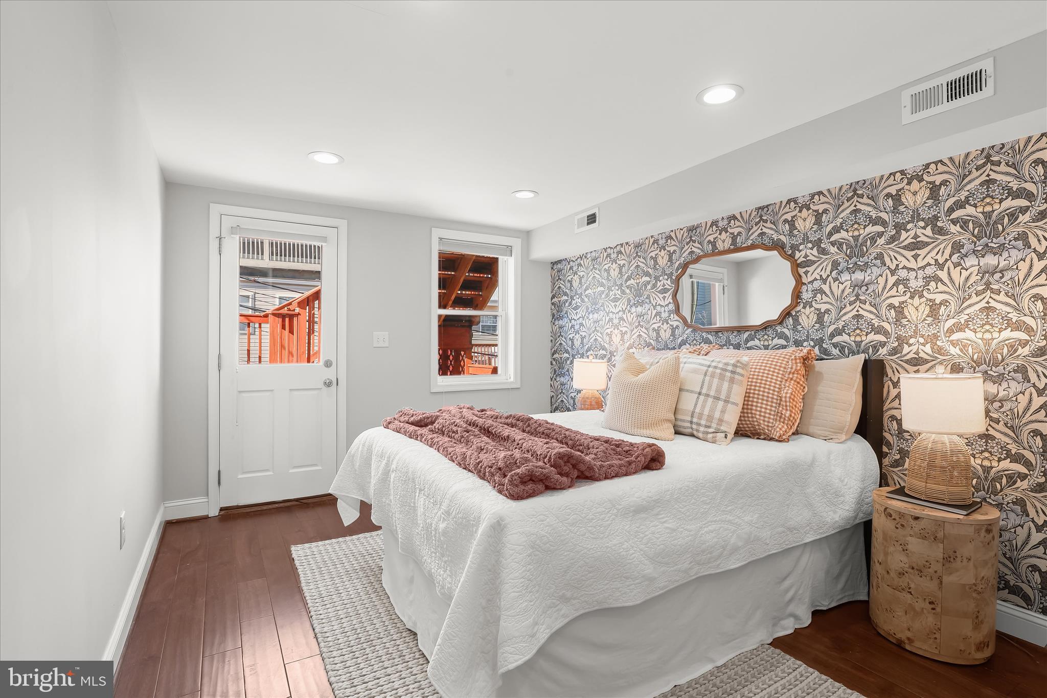 LOCUST POINT - Residential