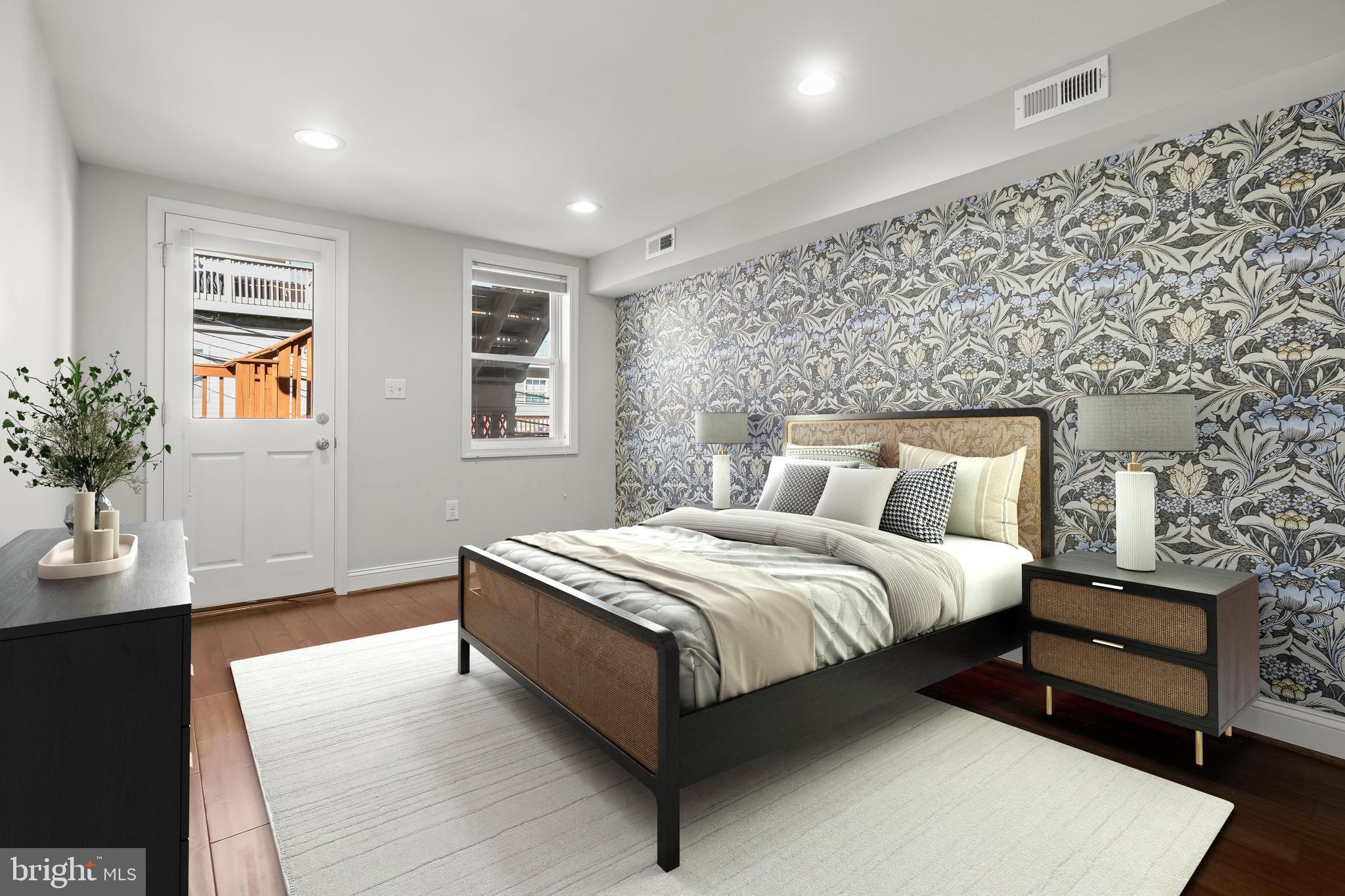 LOCUST POINT - Residential