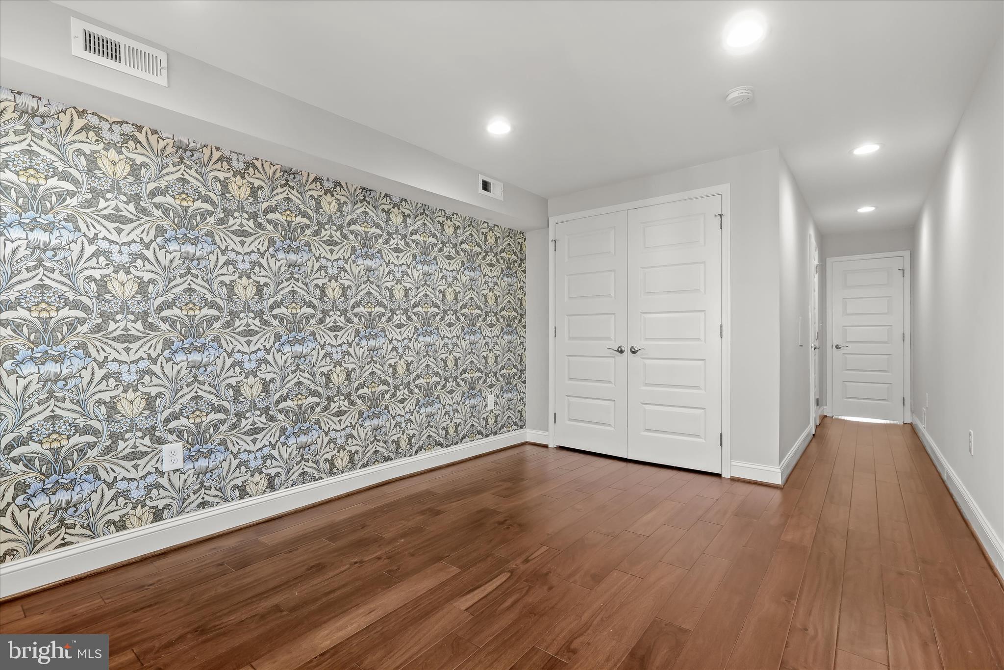 LOCUST POINT - Residential