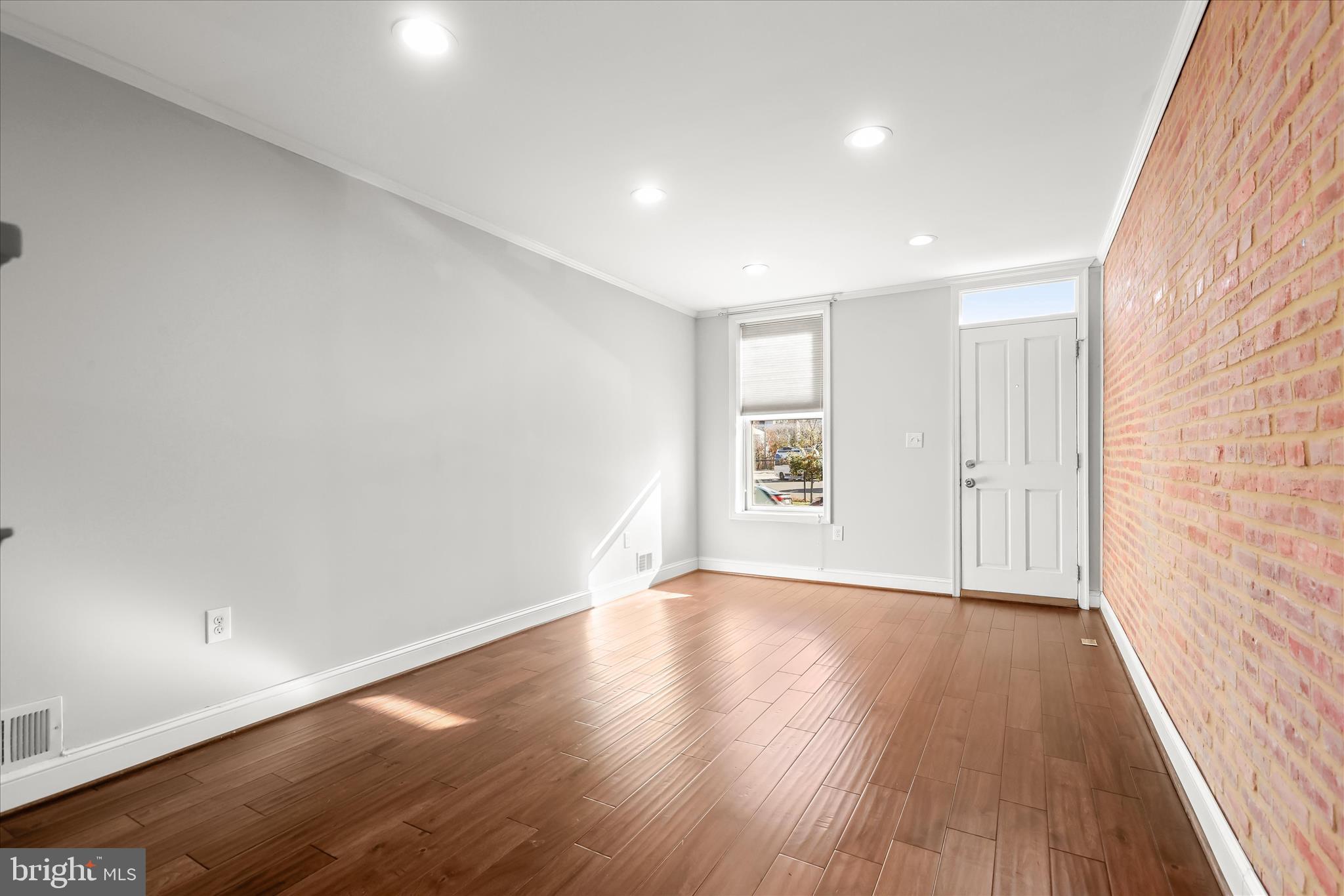 LOCUST POINT - Residential