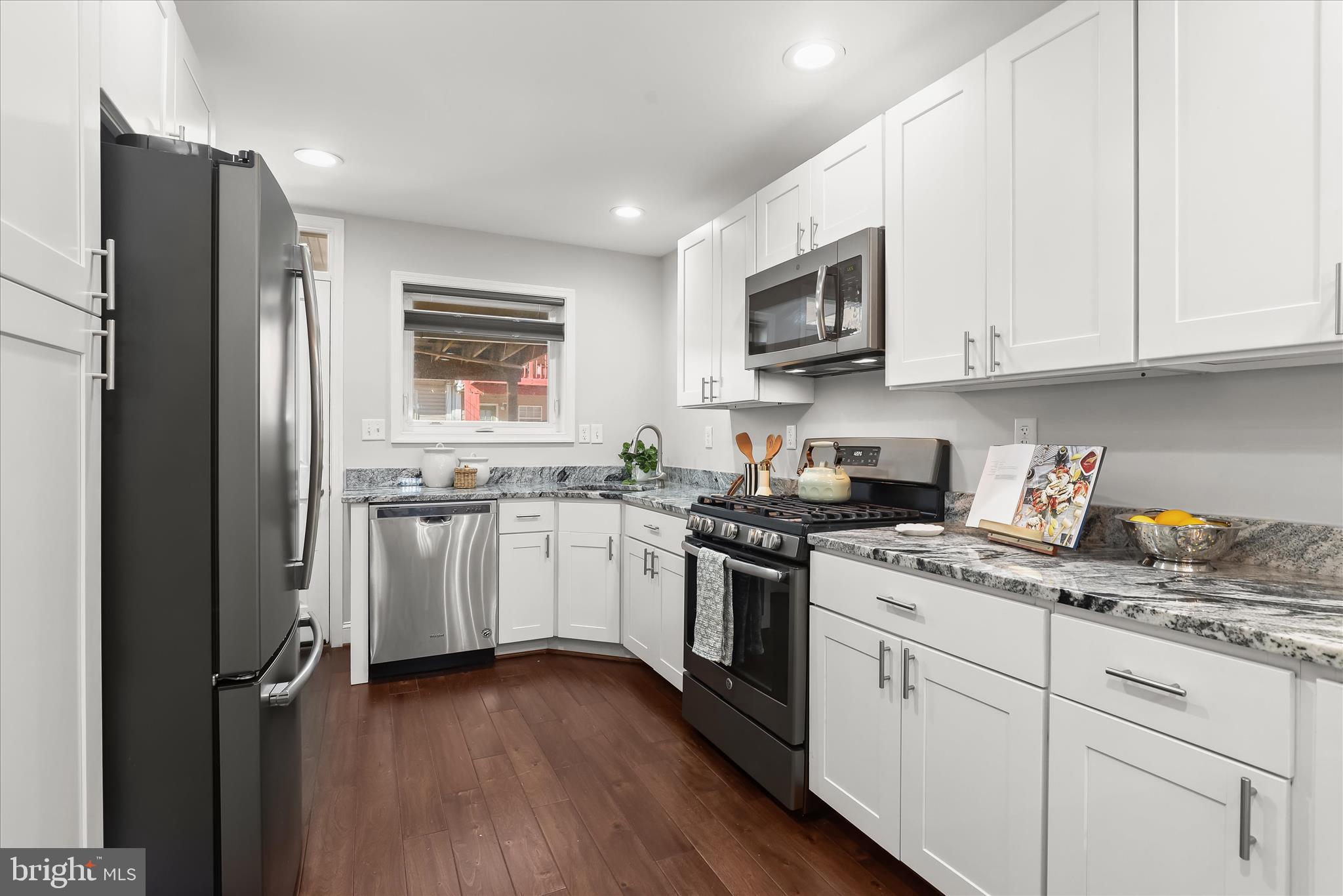 LOCUST POINT - Residential