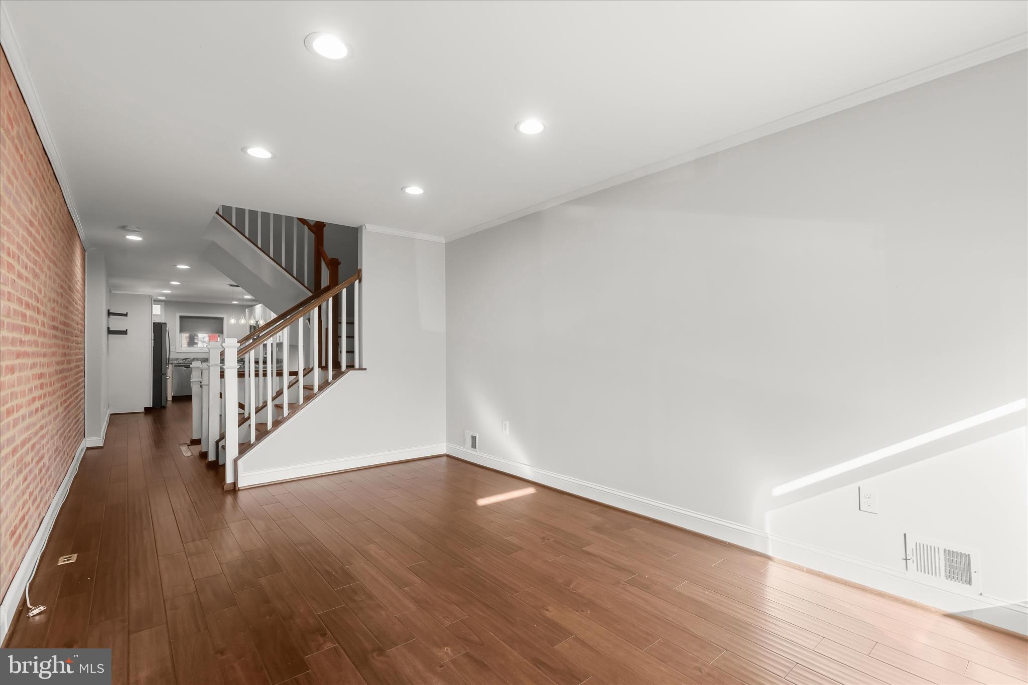 LOCUST POINT - Residential