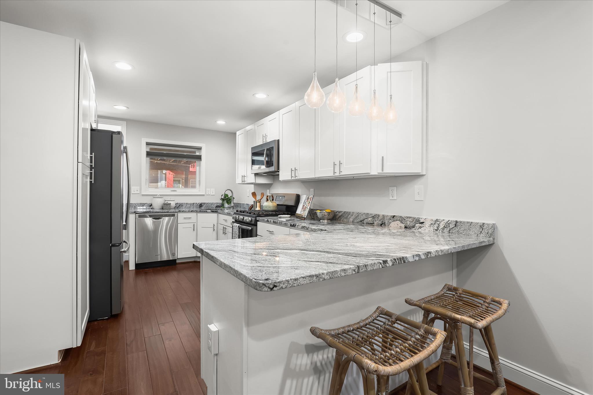 LOCUST POINT - Residential