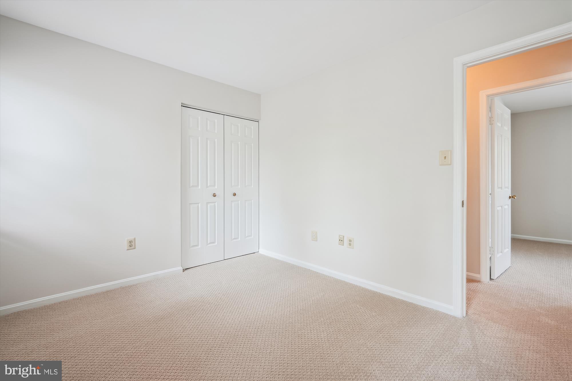 NAPLES MANOR - Residential