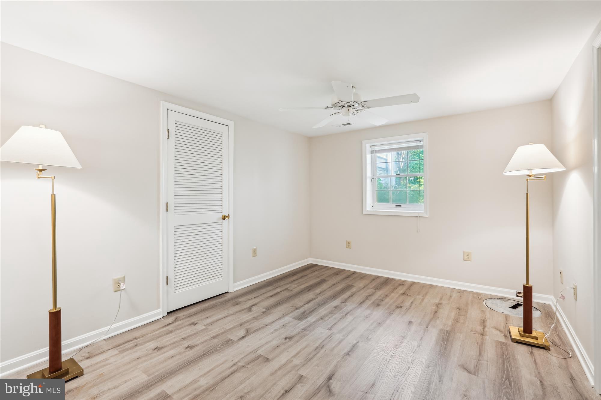 NAPLES MANOR - Residential