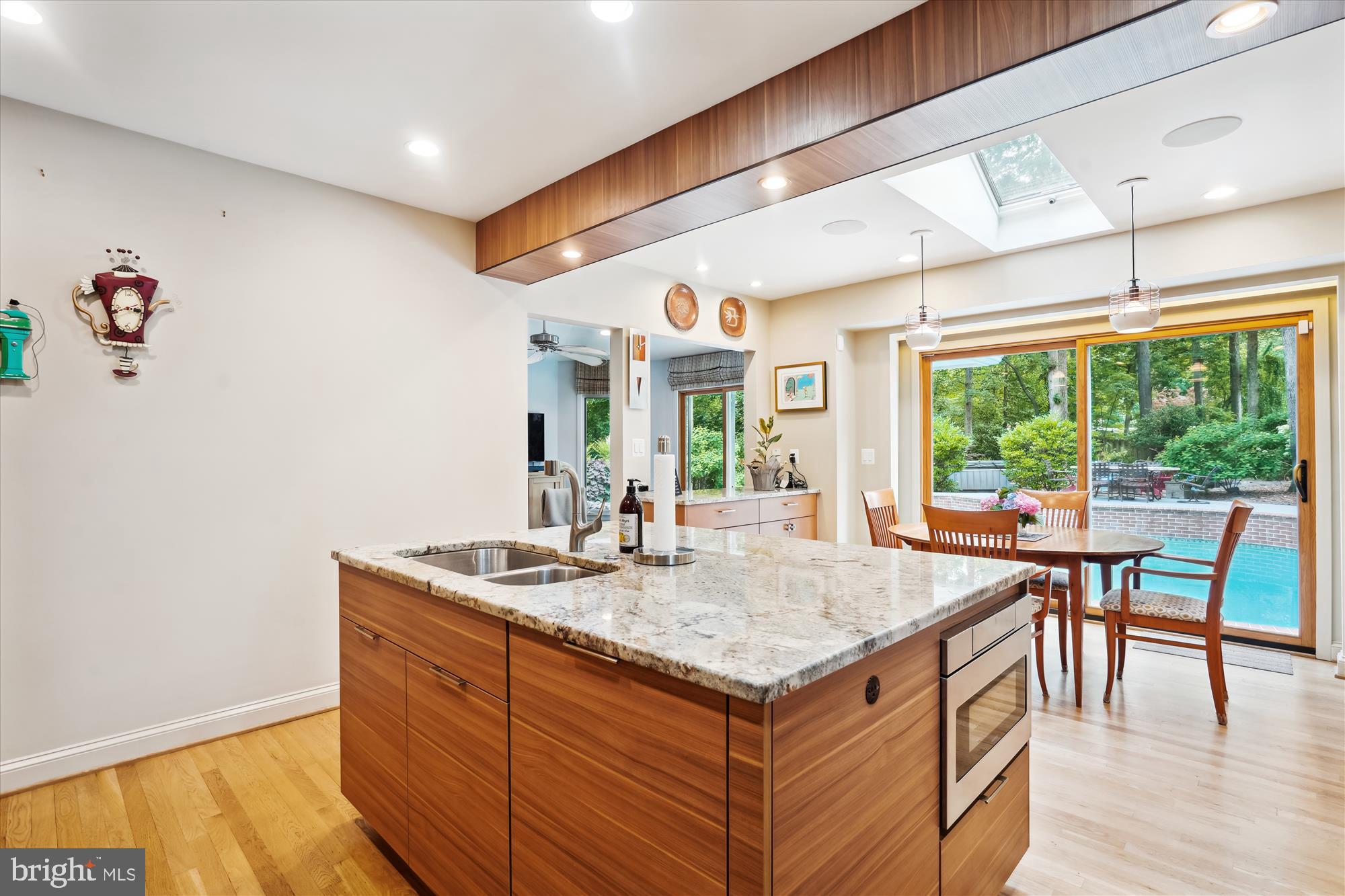 LAKE BARCROFT - Residential