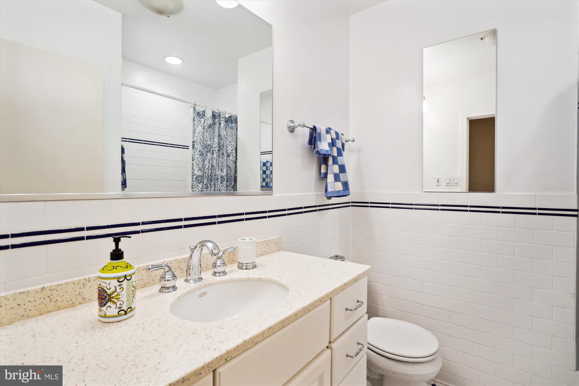 LAKE BARCROFT - Residential