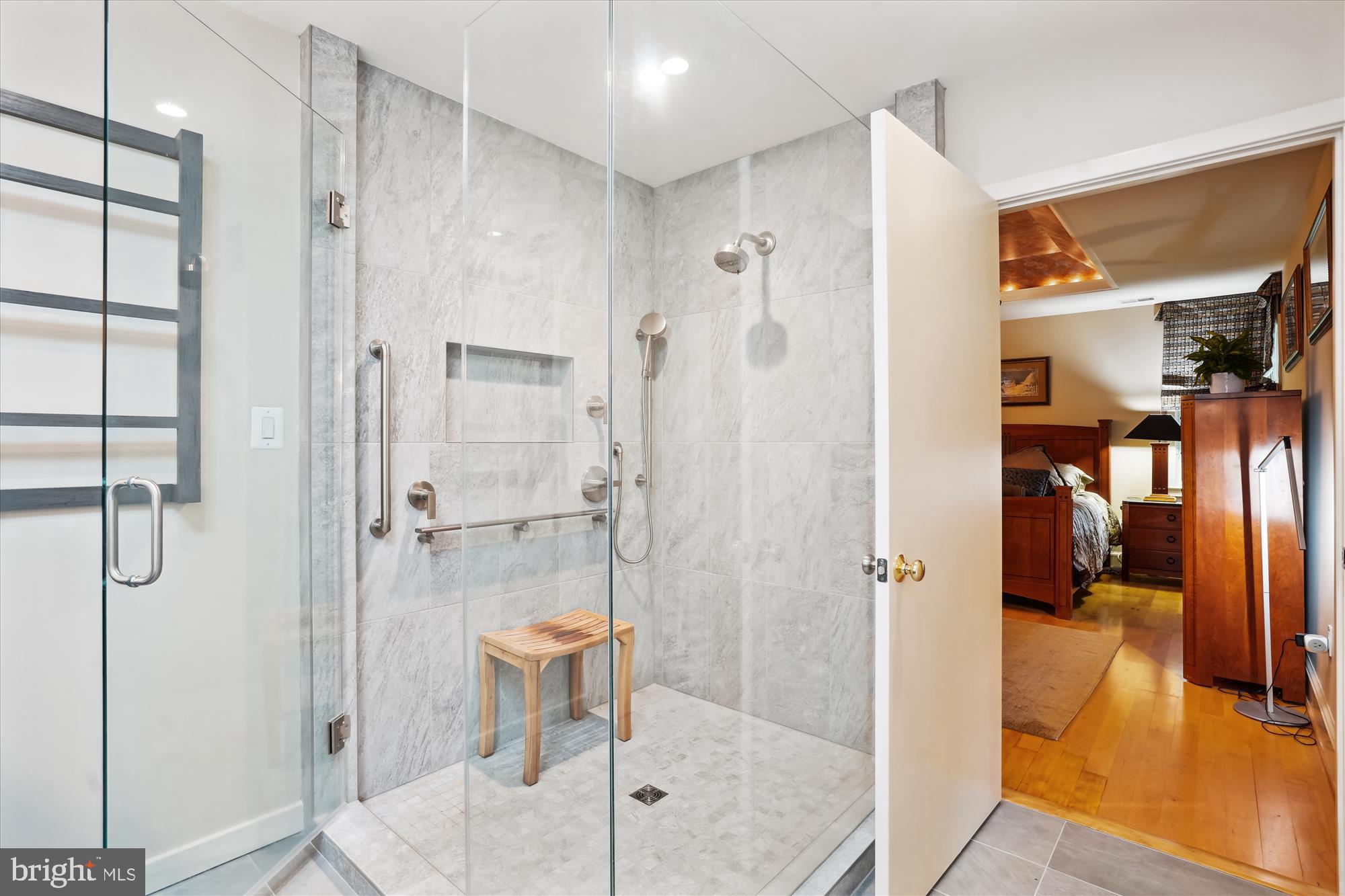 LAKE BARCROFT - Residential