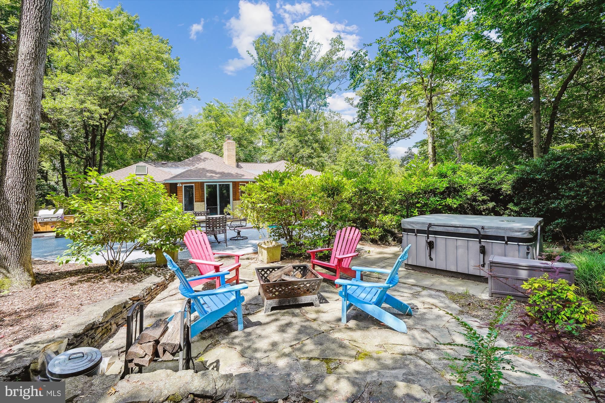 LAKE BARCROFT - Residential