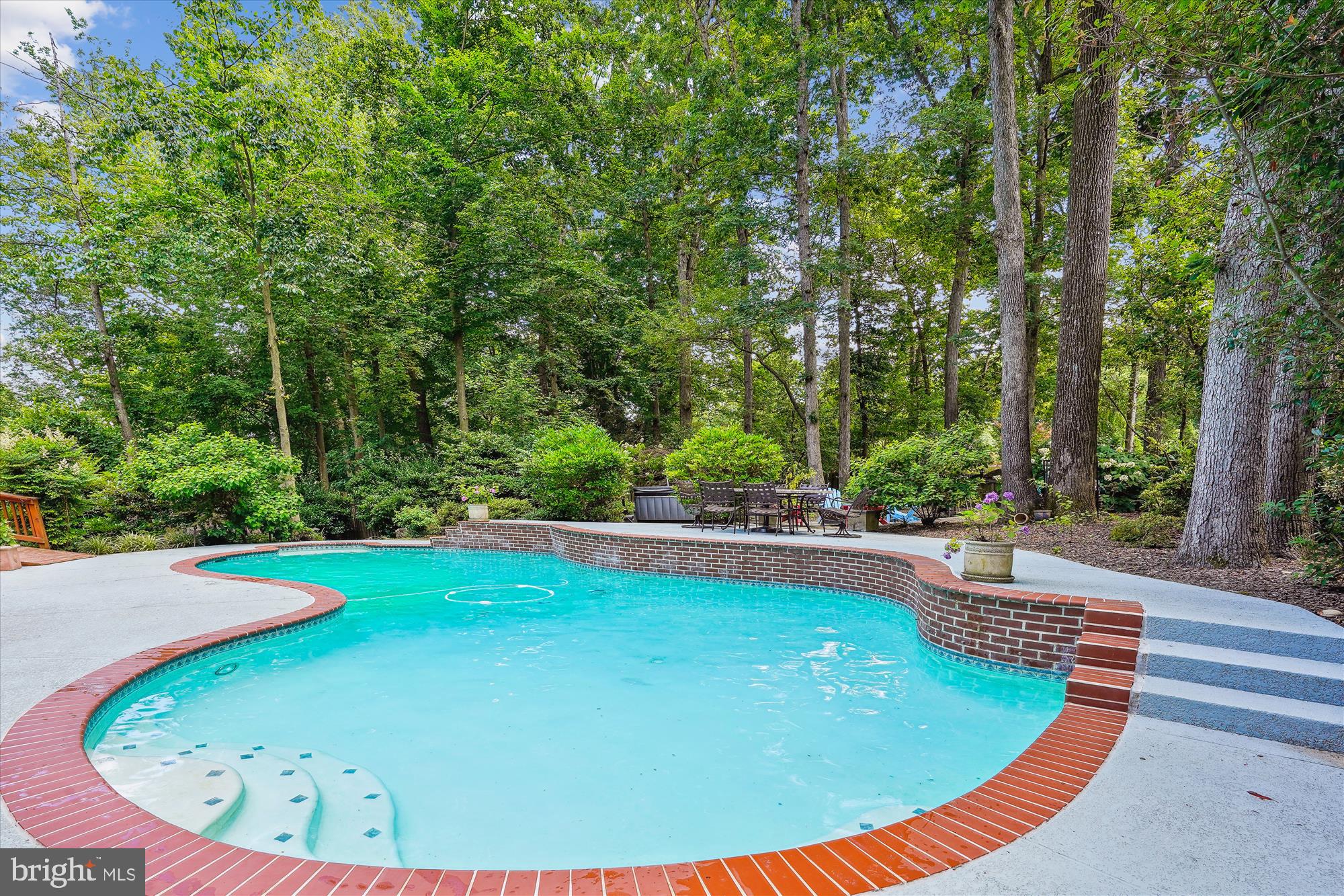 LAKE BARCROFT - Residential