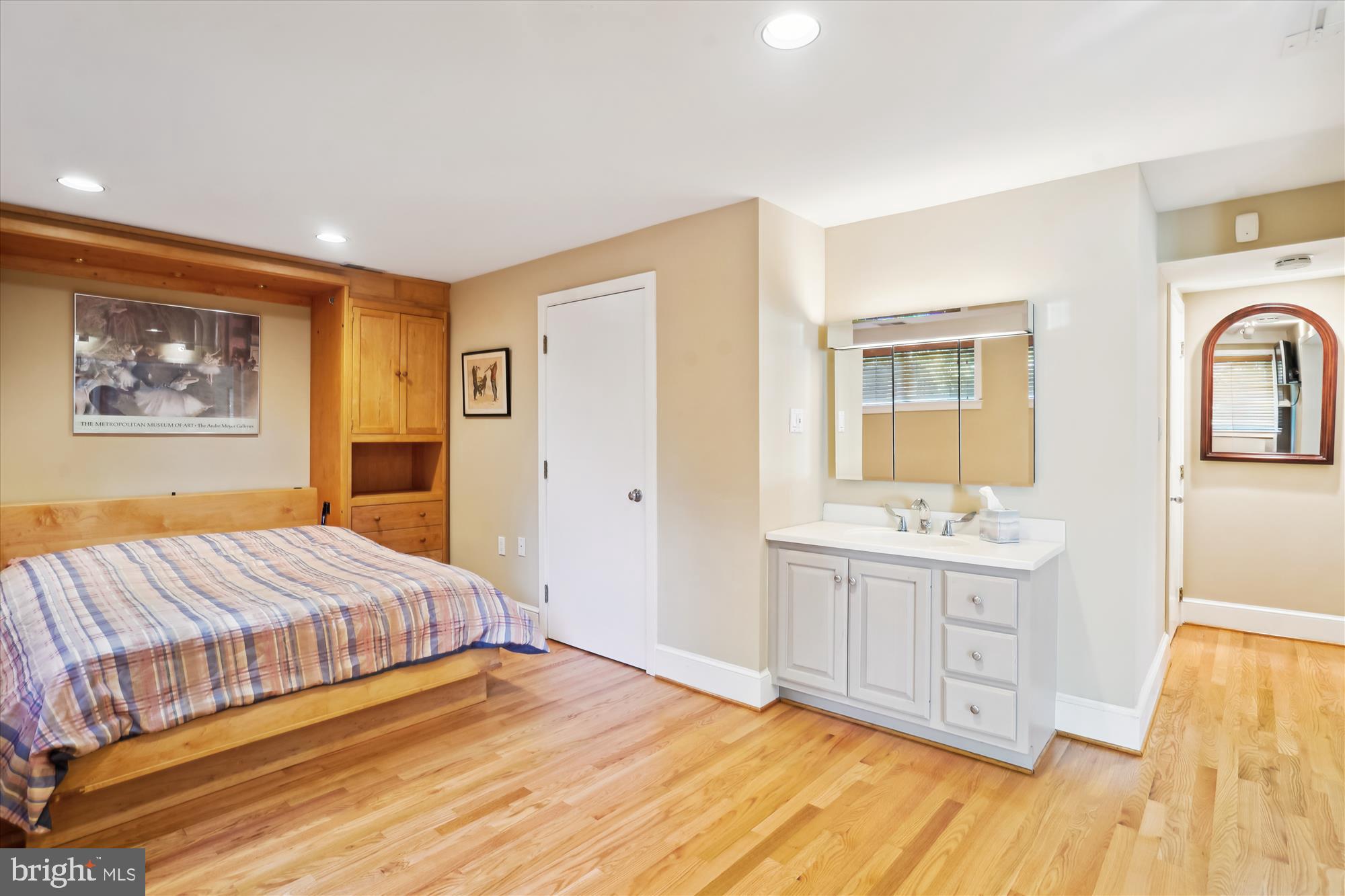 LAKE BARCROFT - Residential