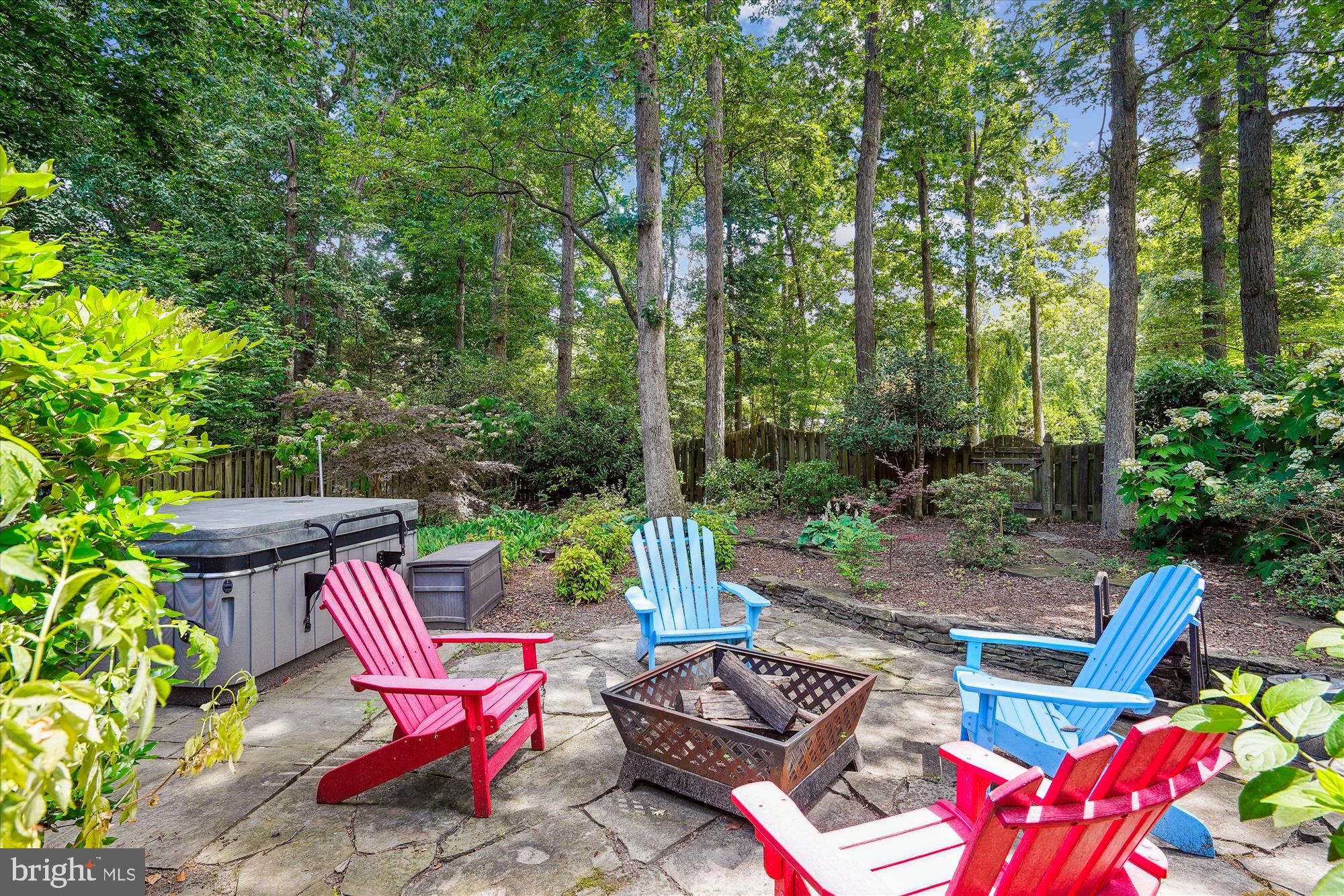 LAKE BARCROFT - Residential