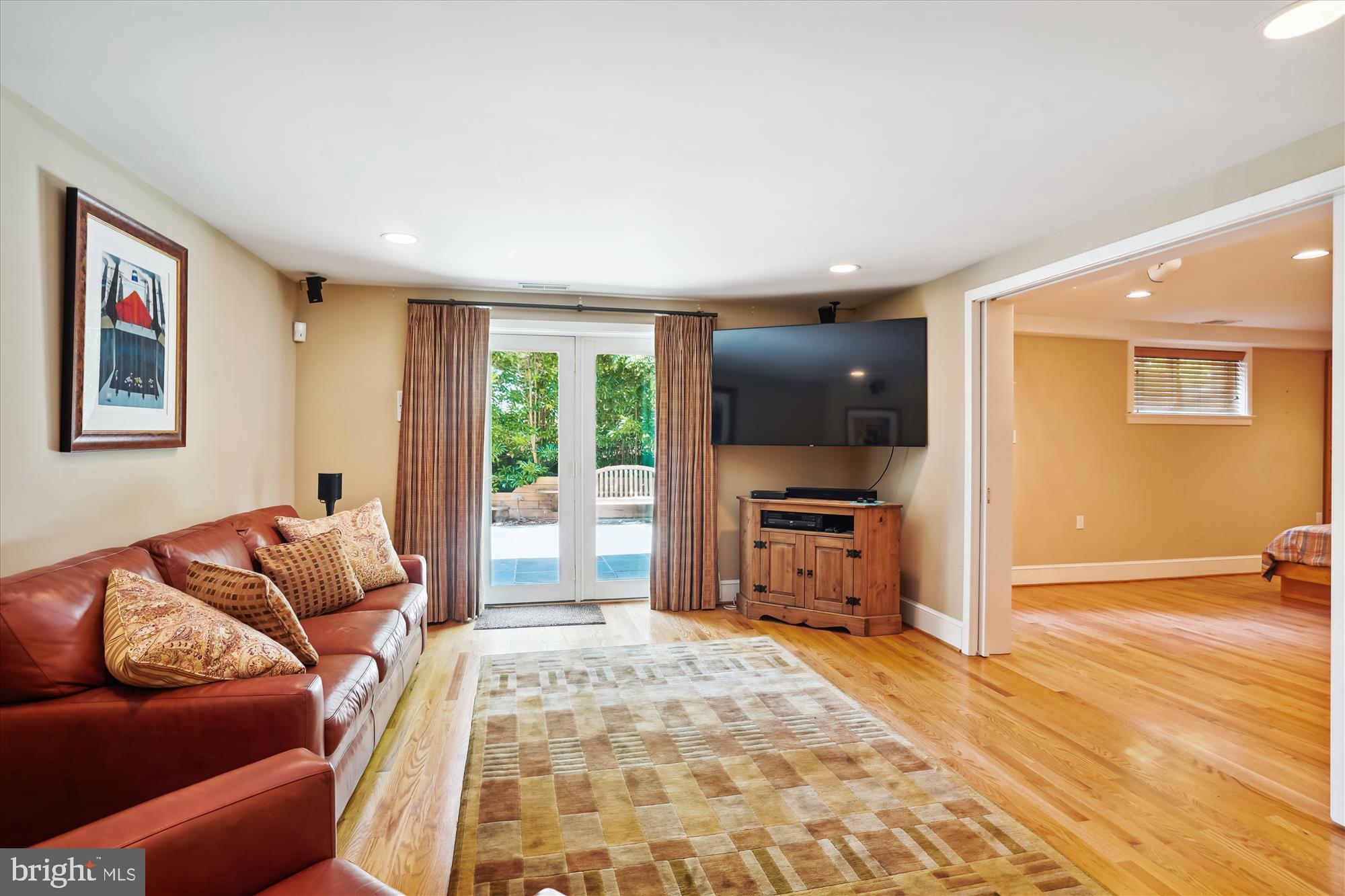 LAKE BARCROFT - Residential