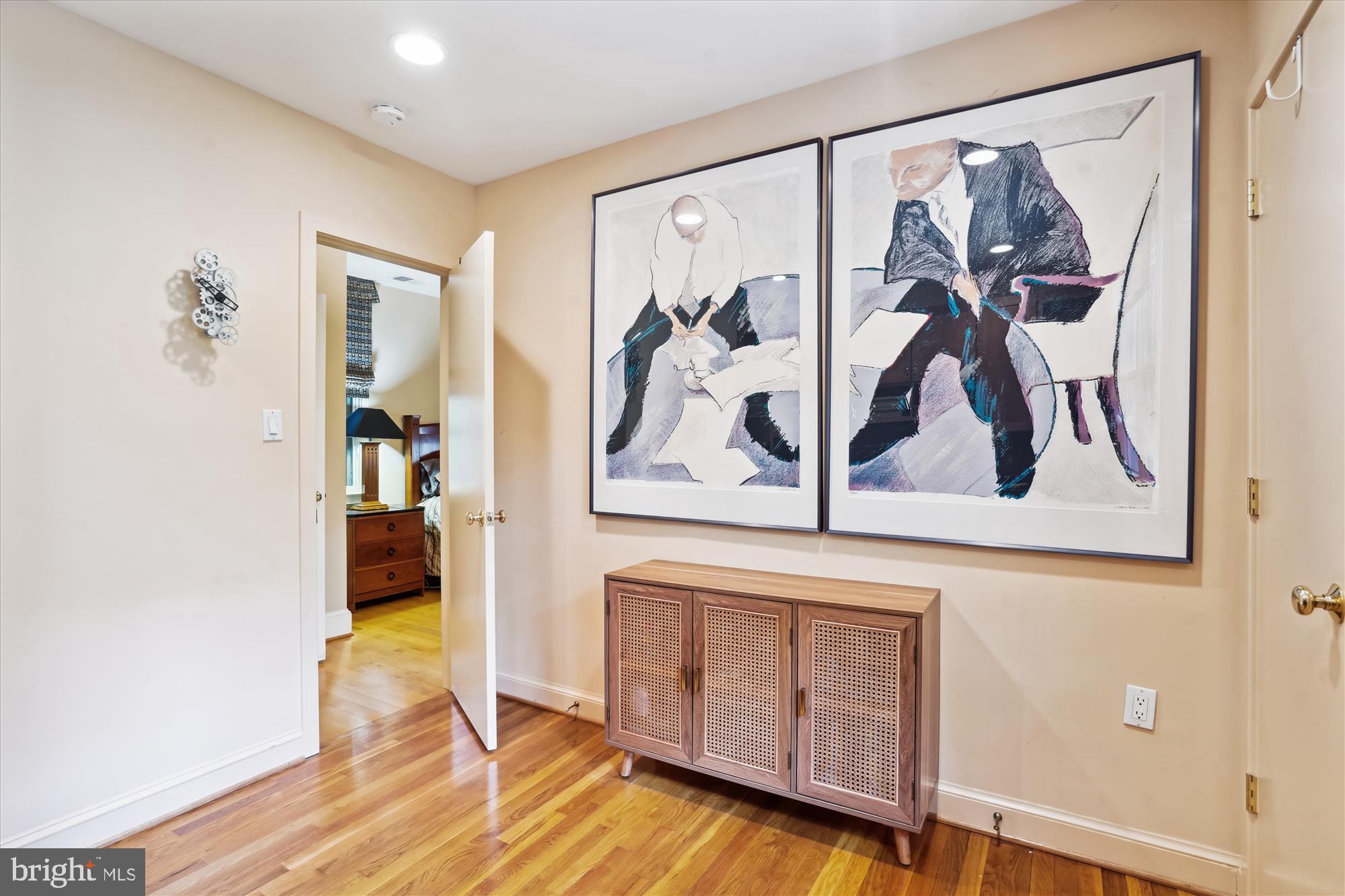 LAKE BARCROFT - Residential