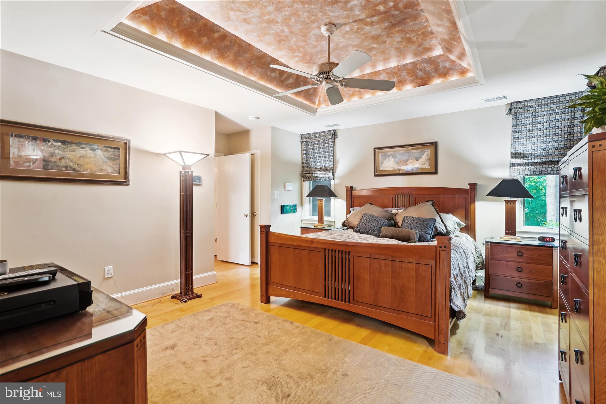 LAKE BARCROFT - Residential