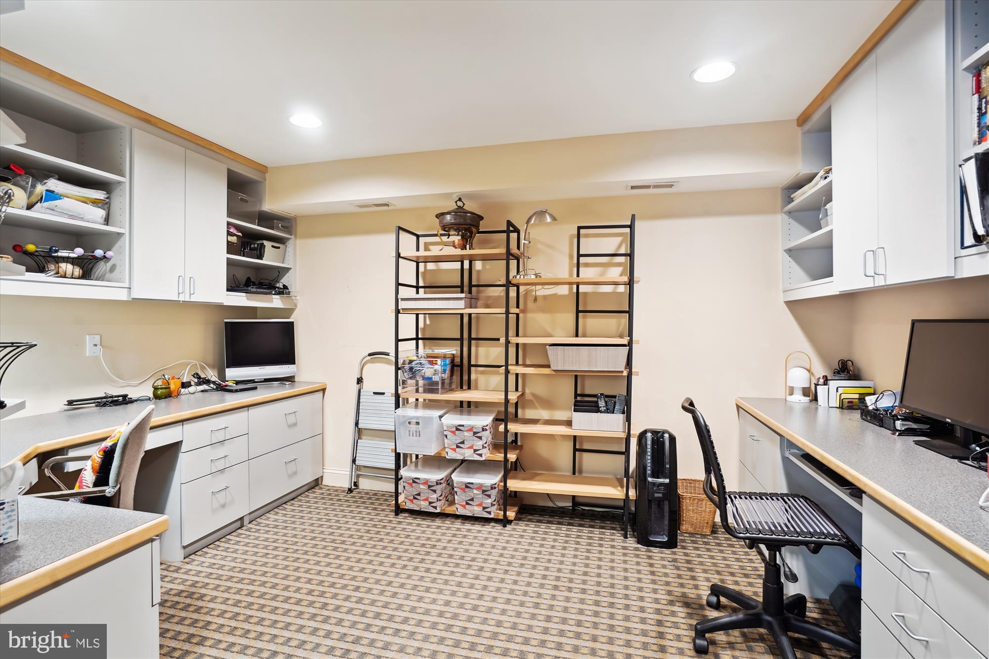 LAKE BARCROFT - Residential