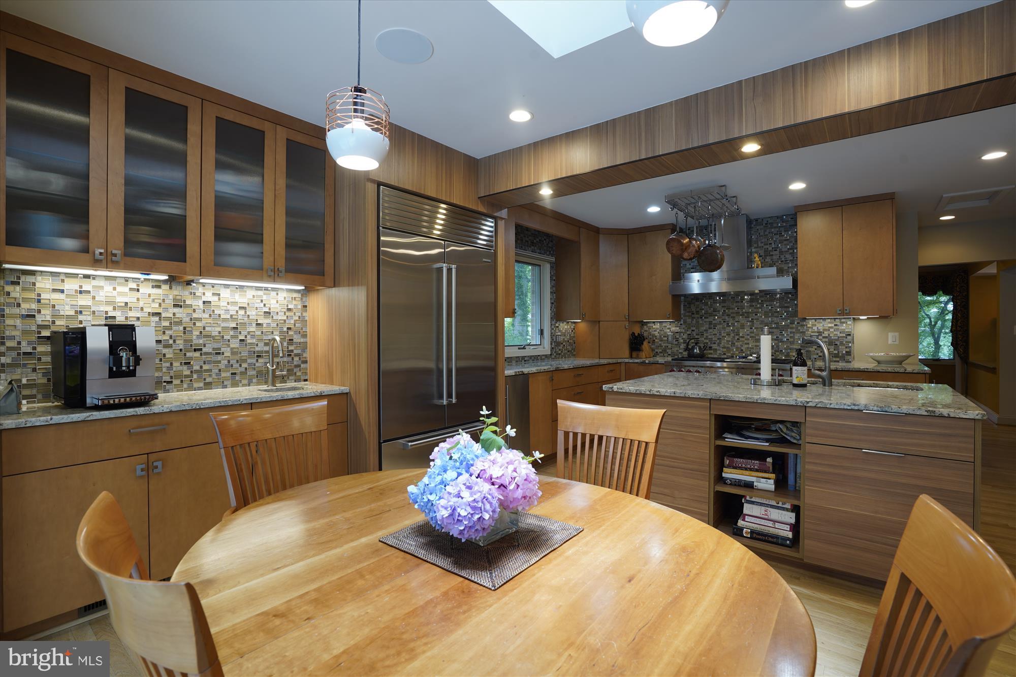 LAKE BARCROFT - Residential