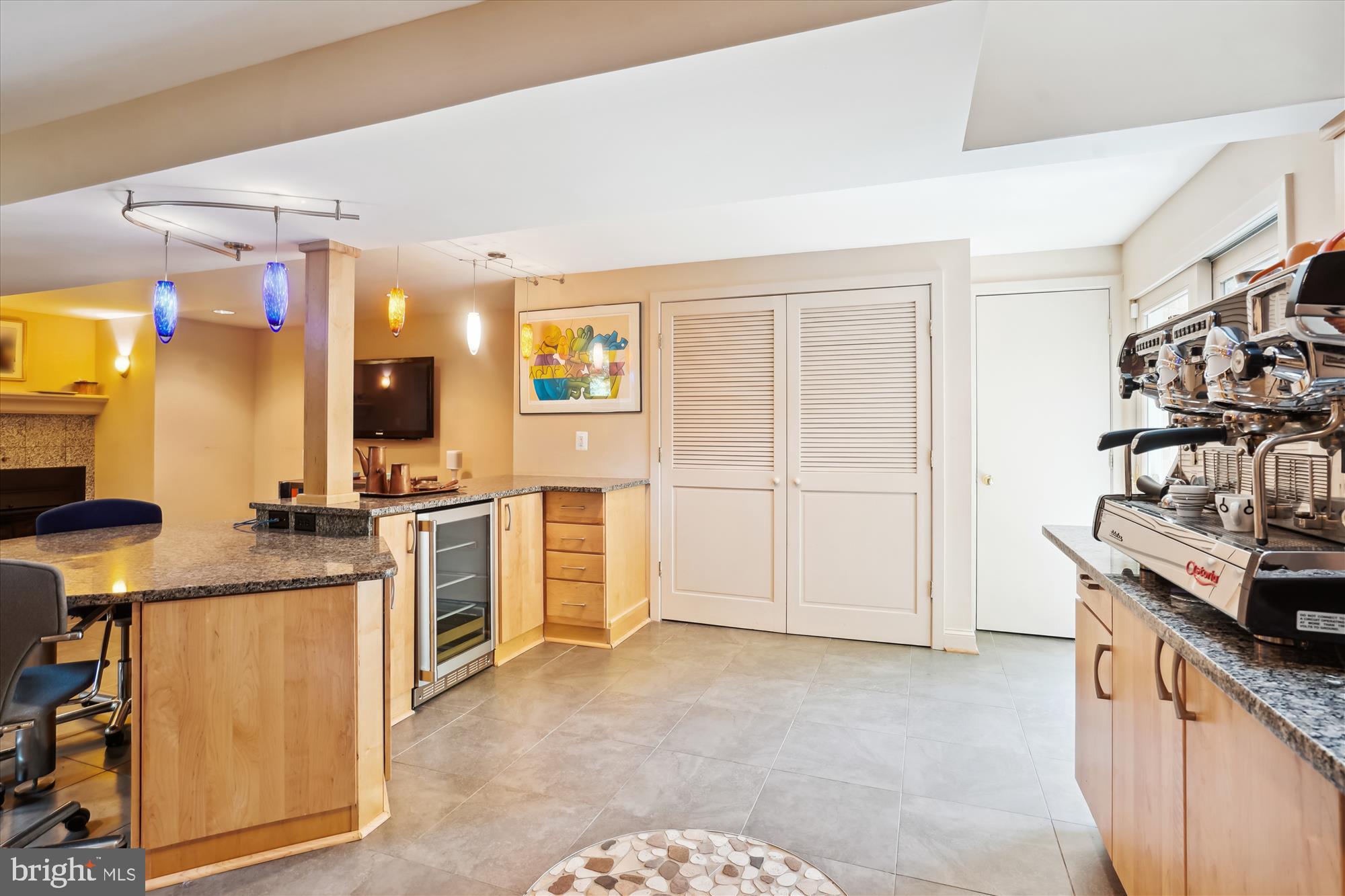 LAKE BARCROFT - Residential