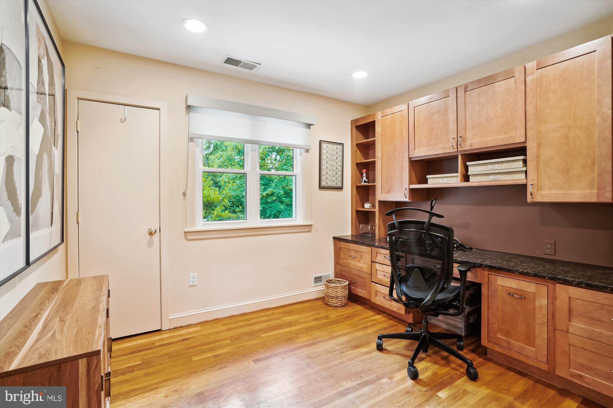 LAKE BARCROFT - Residential