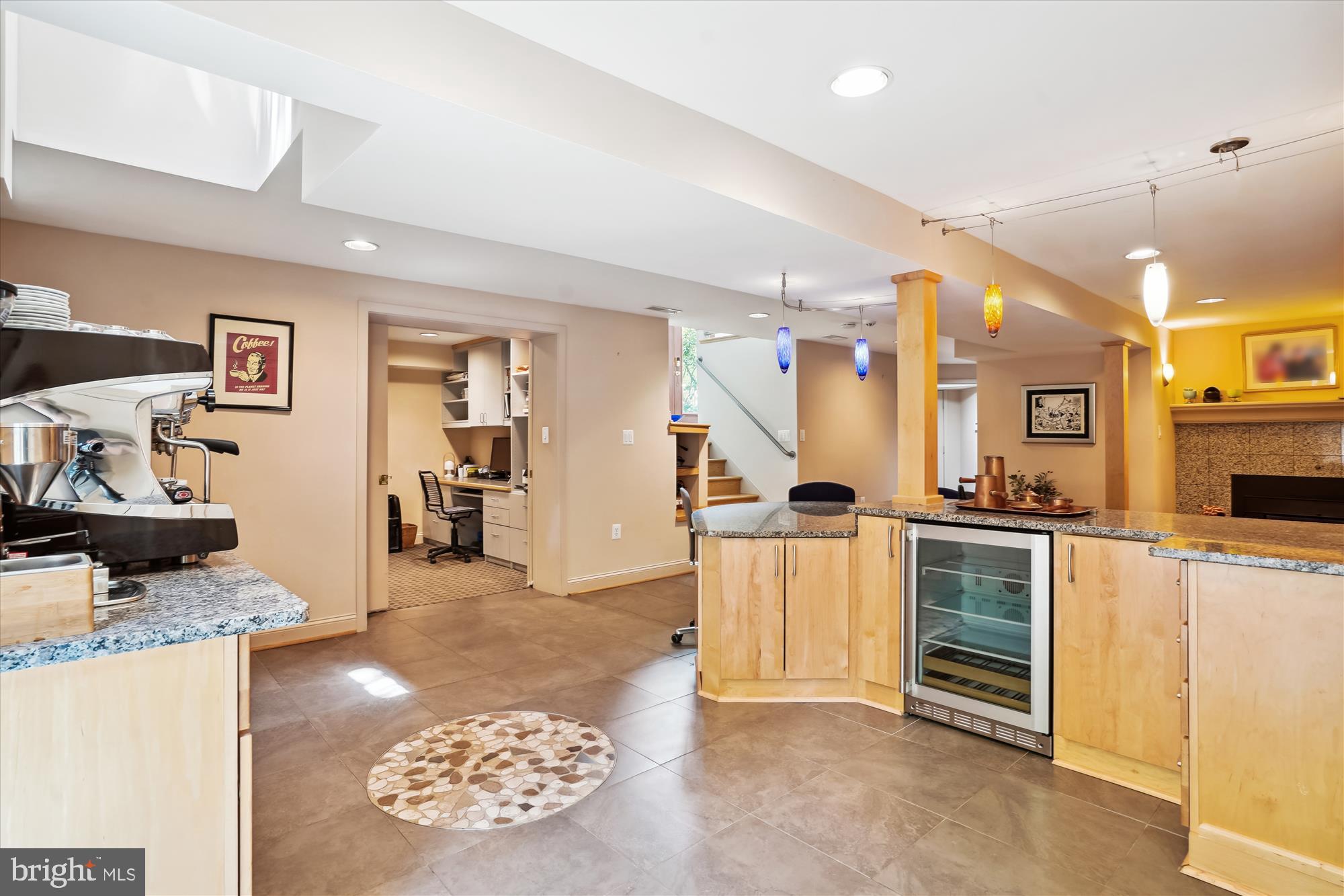 LAKE BARCROFT - Residential