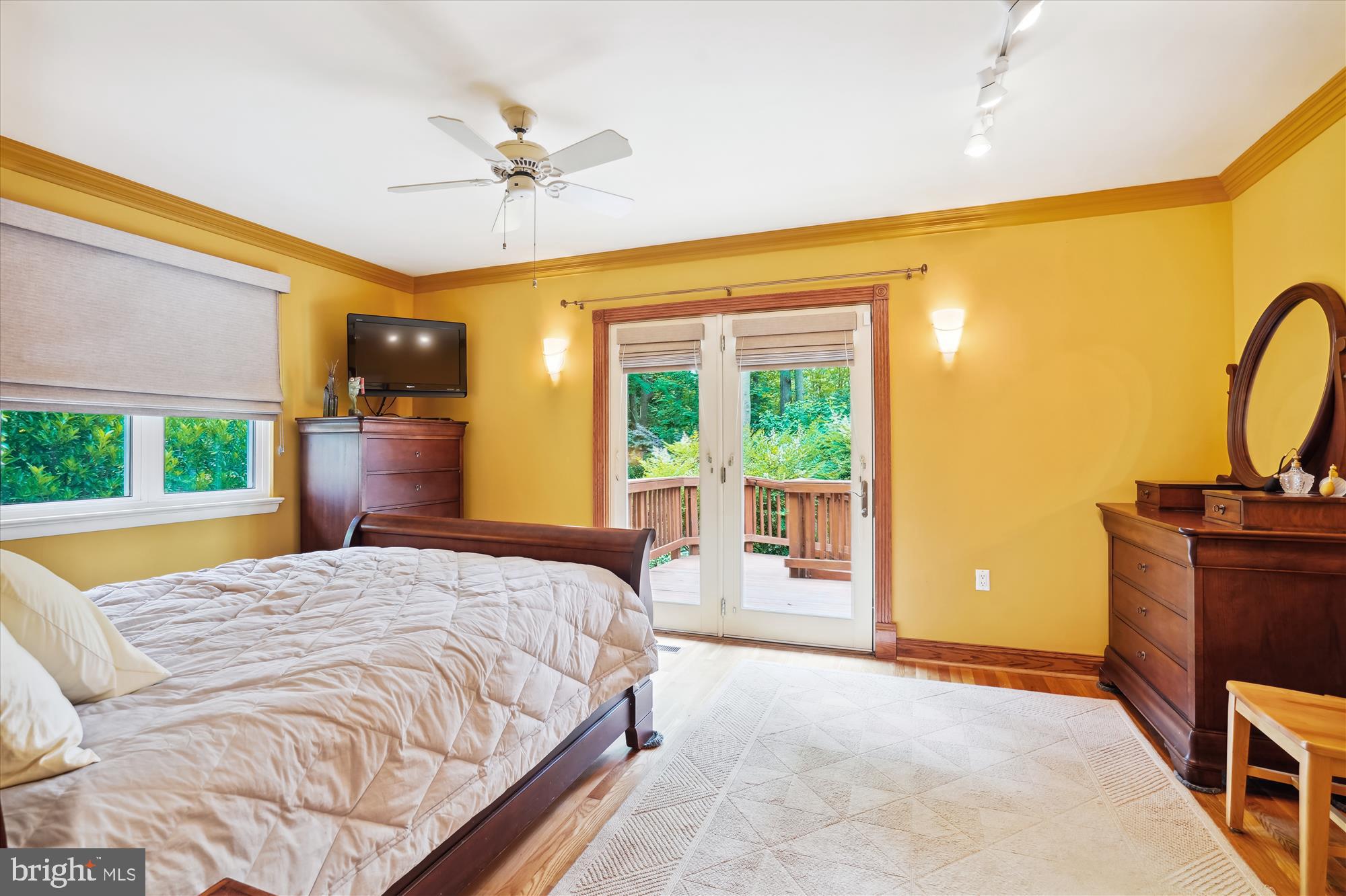 LAKE BARCROFT - Residential