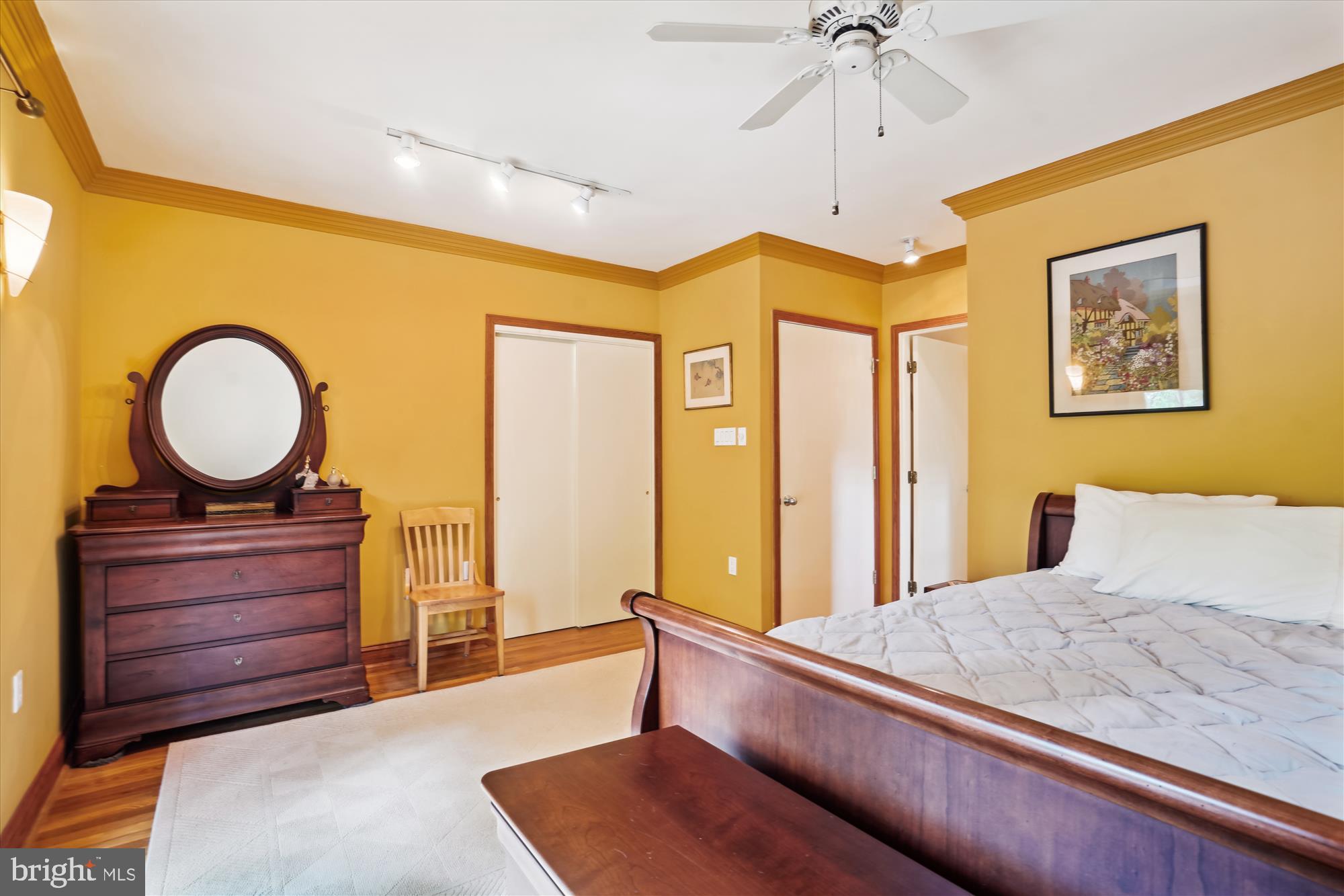 LAKE BARCROFT - Residential