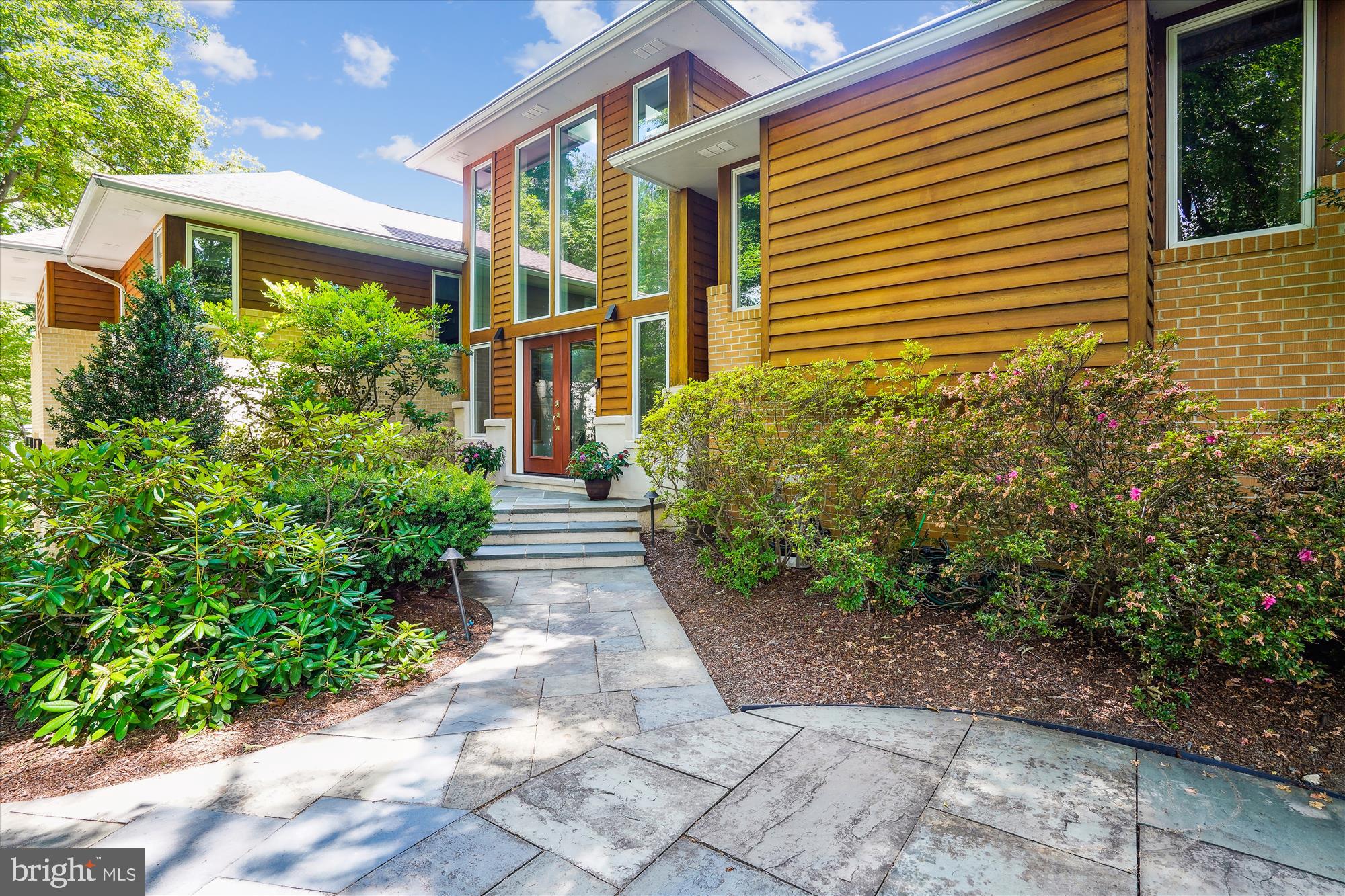 LAKE BARCROFT - Residential