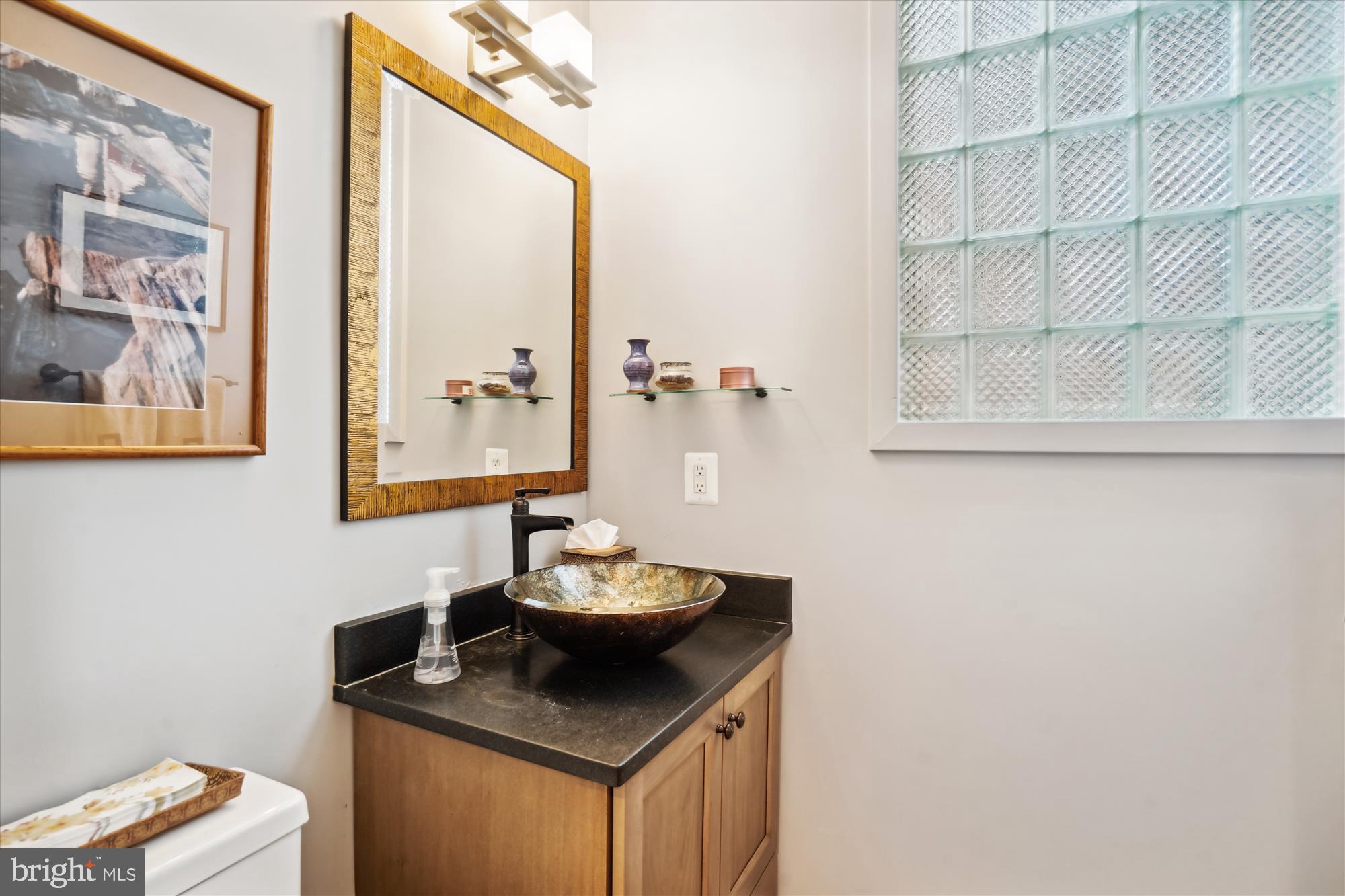 LAKE BARCROFT - Residential