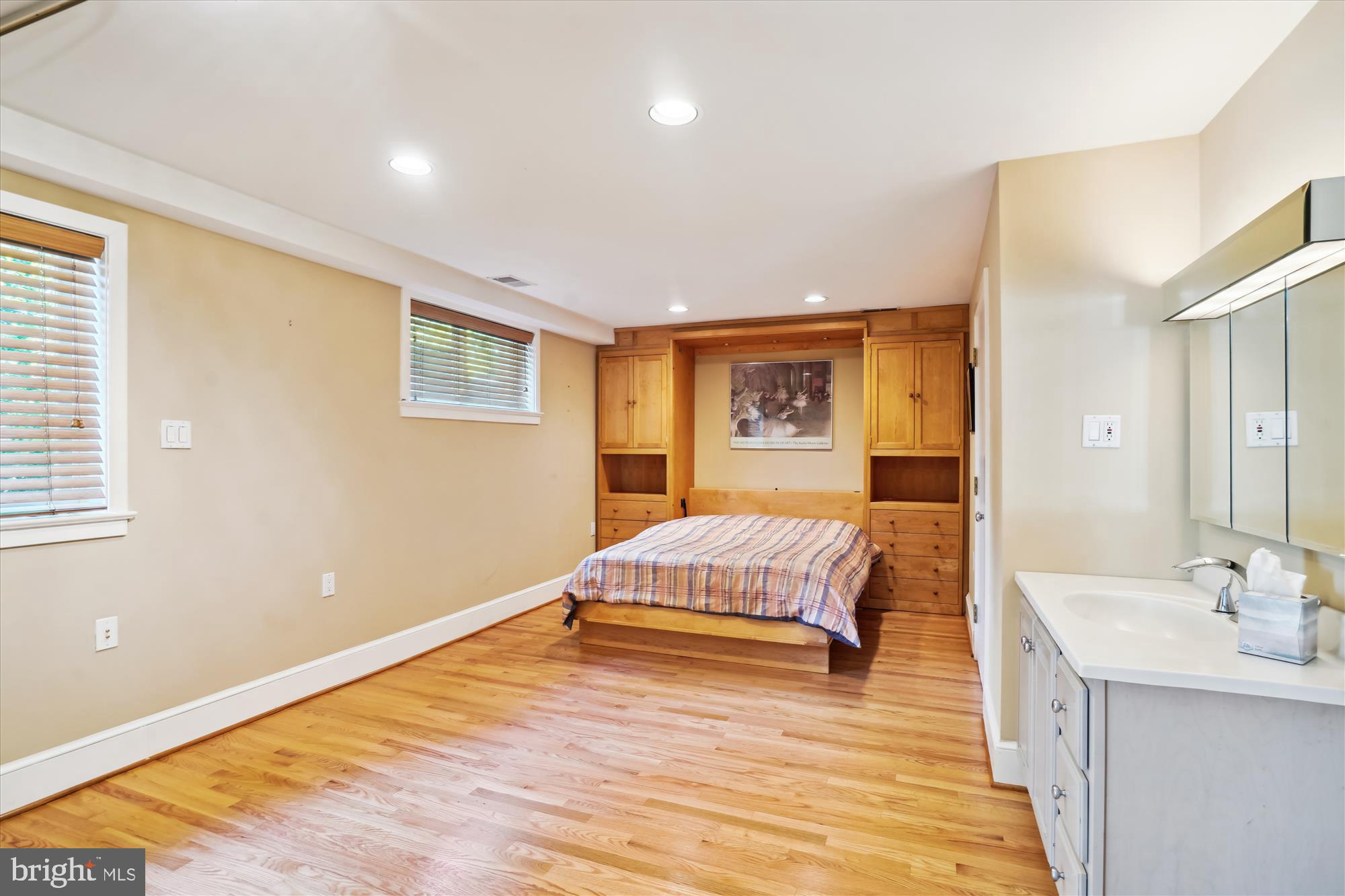 LAKE BARCROFT - Residential