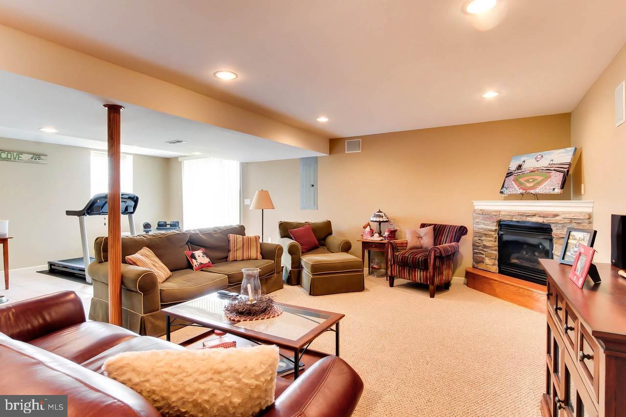 SHERMAN OAKS - Residential