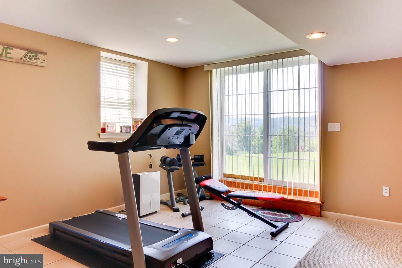 SHERMAN OAKS - Residential