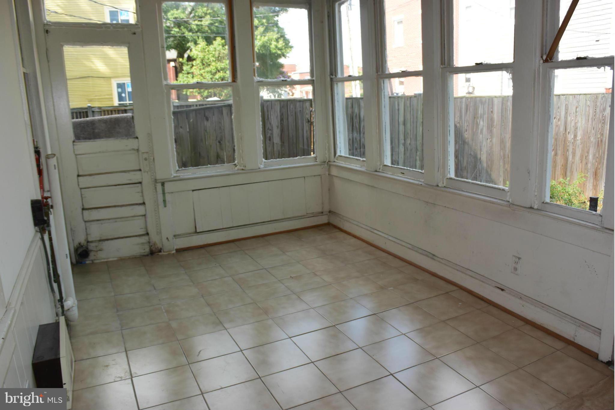 OLD TOWN - Residential Lease