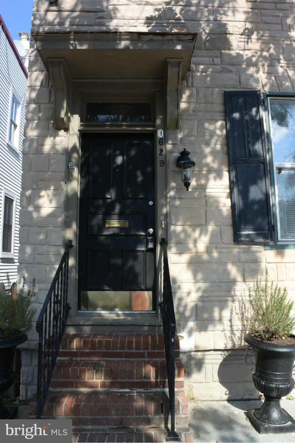 OLD TOWN - Residential Lease