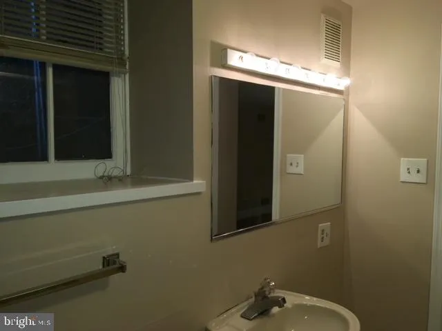 Philadelphia, Pennsylvania 19130, United States, 2 Bedrooms Bedrooms, ,2 BathroomsBathrooms,Residential,Contingent,89795