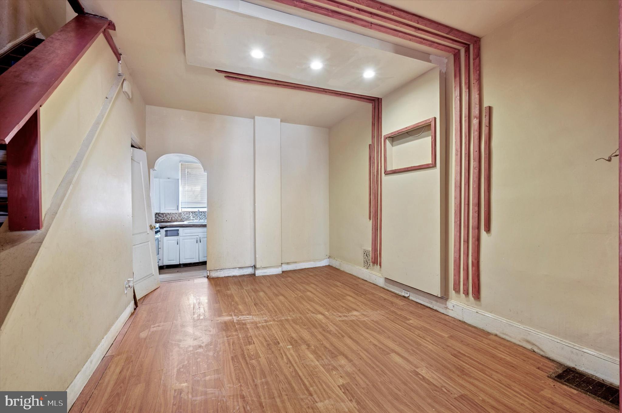 STRAWBERRY MANSION - Residential