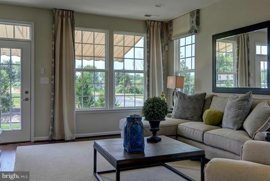 COLONIAL CHARLES - Residential