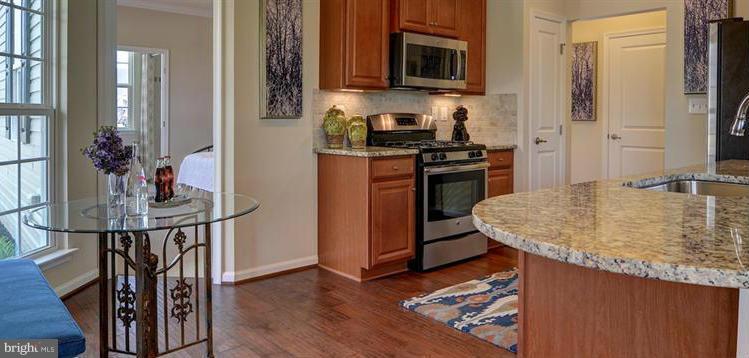 COLONIAL CHARLES - Residential