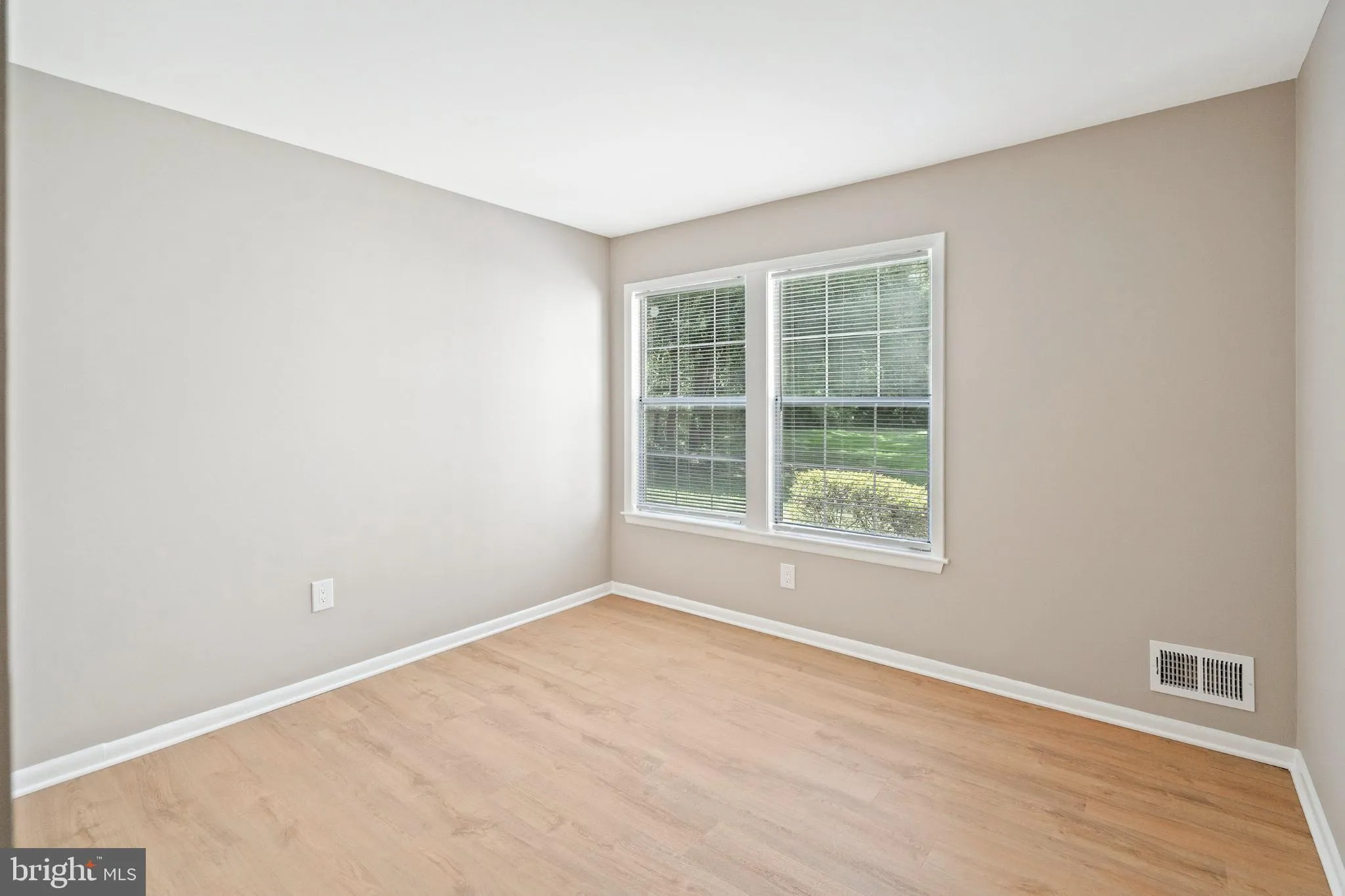 Princeton, New Jersey 08540, United States, 2 Bedrooms Bedrooms, ,2 BathroomsBathrooms,Residential,Active,201321
