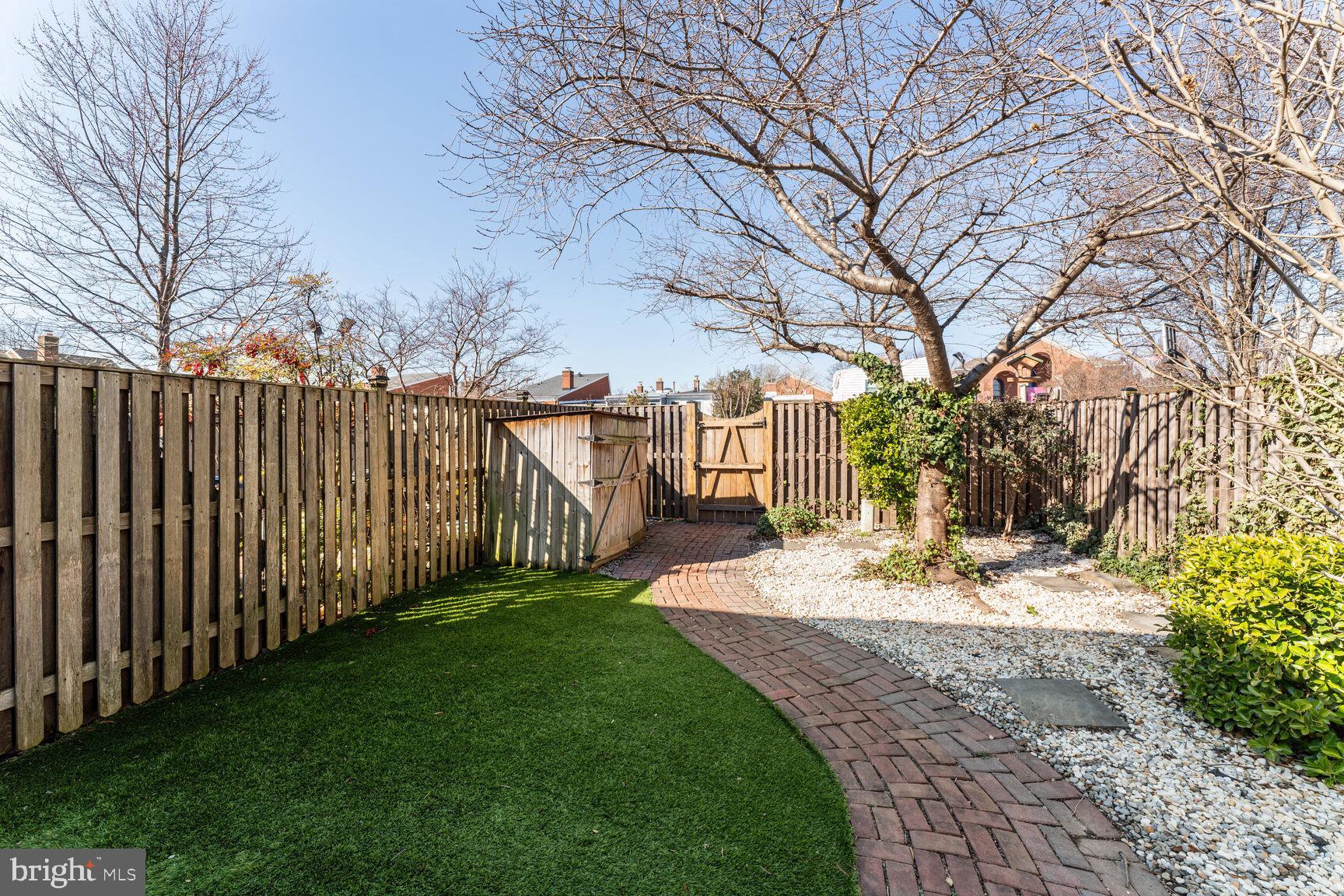 OLD TOWN ALEXANDRIA - Residential