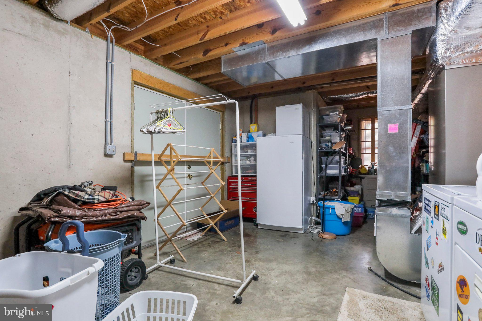 COLONIAL VILLAGE - Residential