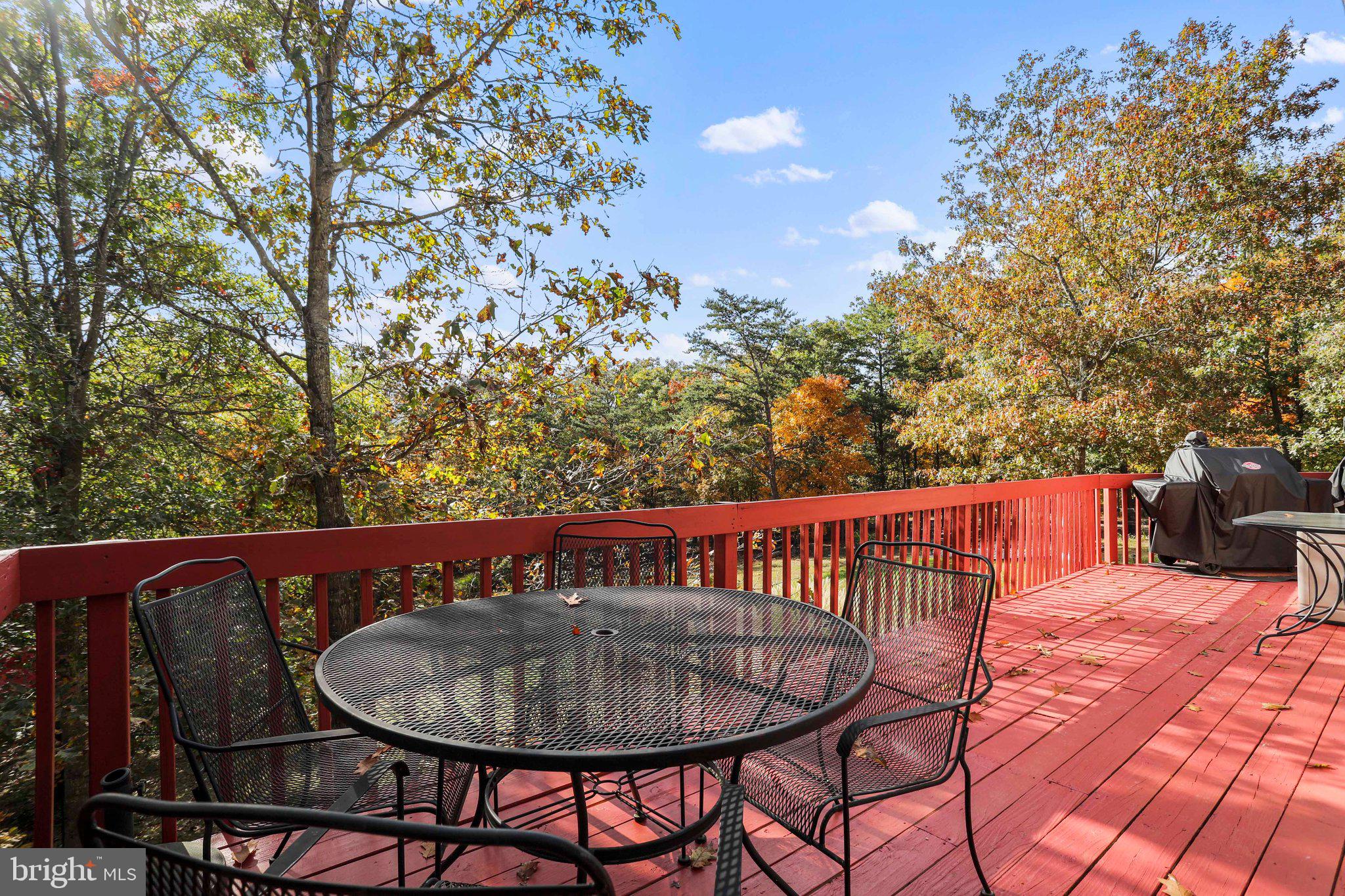 COLONIAL VILLAGE - Residential