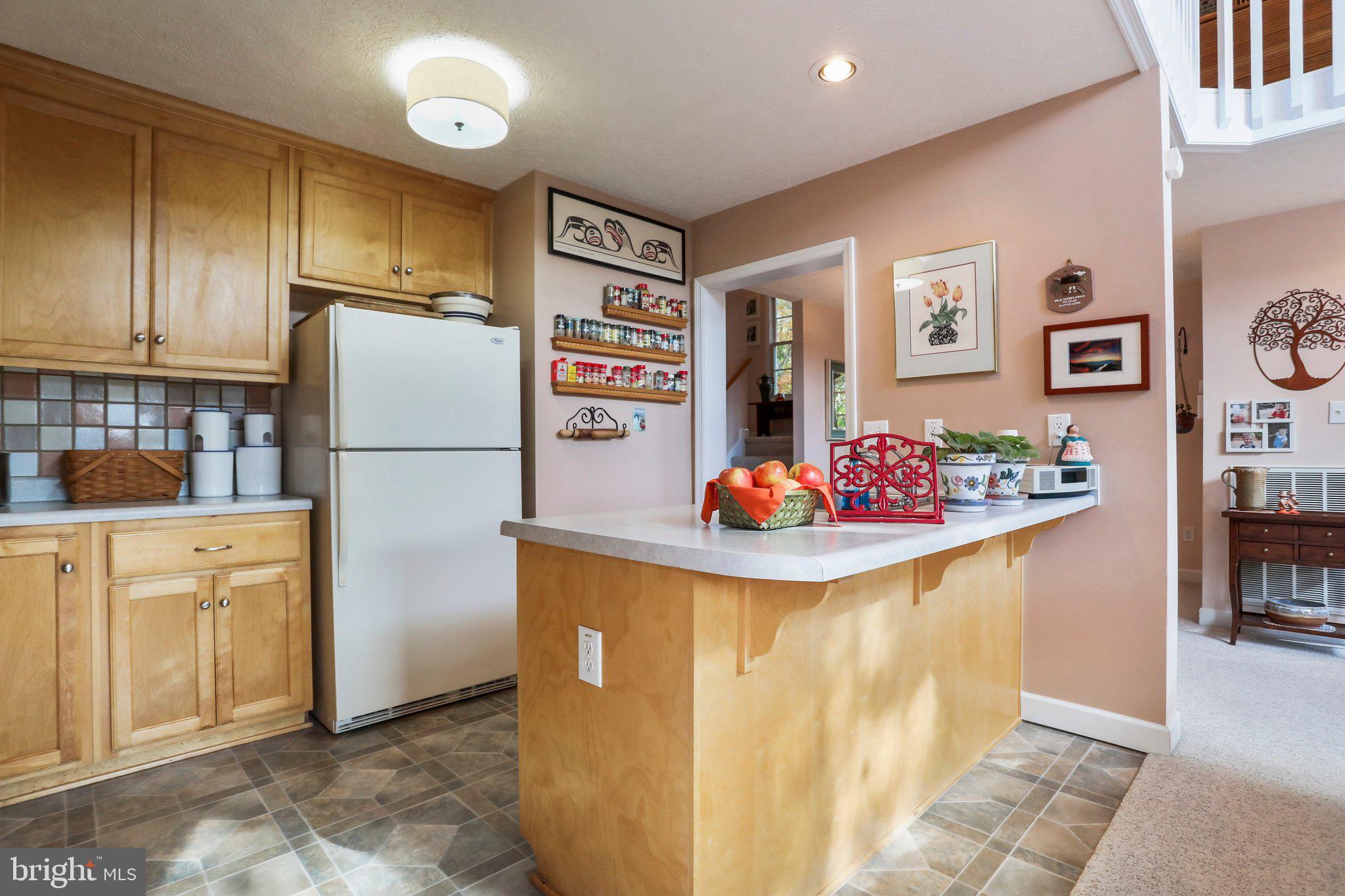 COLONIAL VILLAGE - Residential