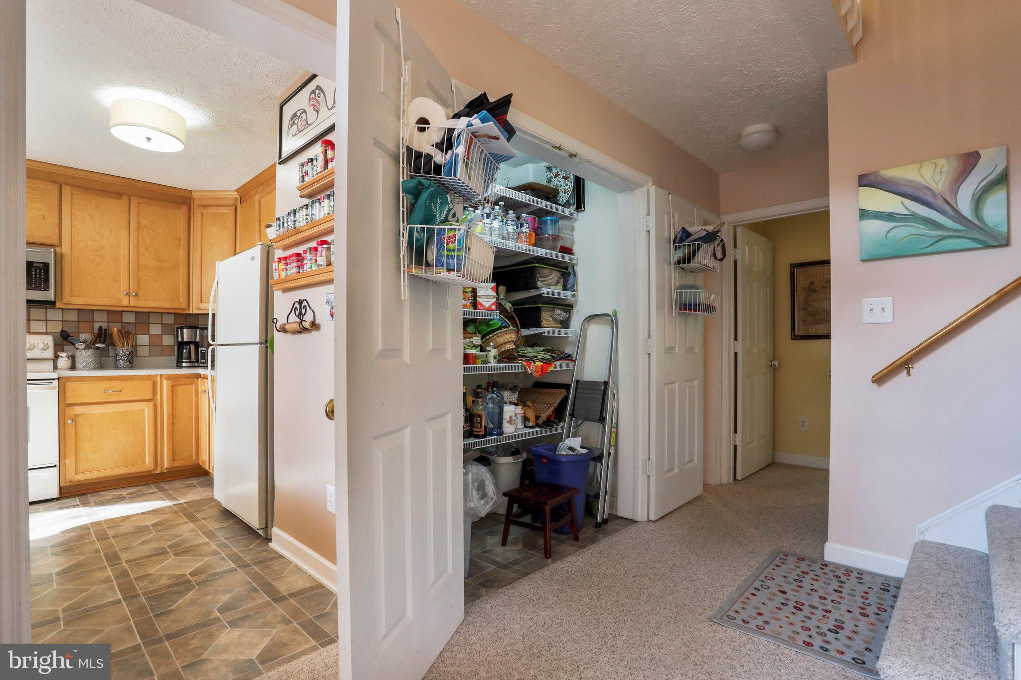 COLONIAL VILLAGE - Residential