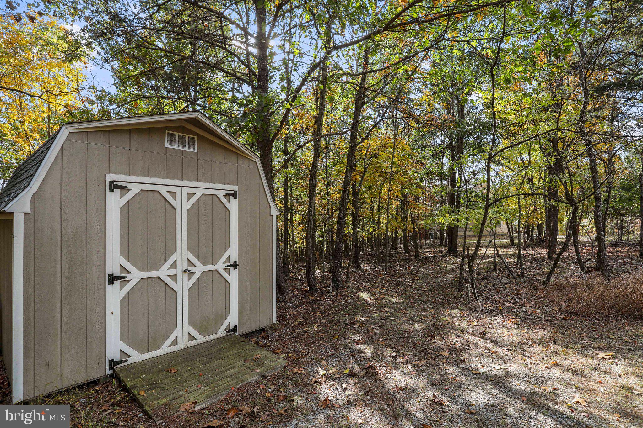 COLONIAL VILLAGE - Residential