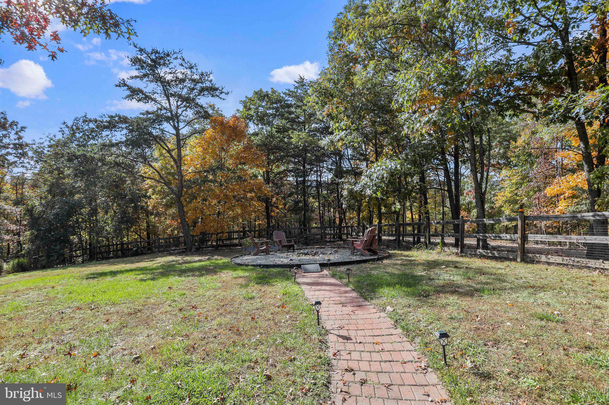 COLONIAL VILLAGE - Residential