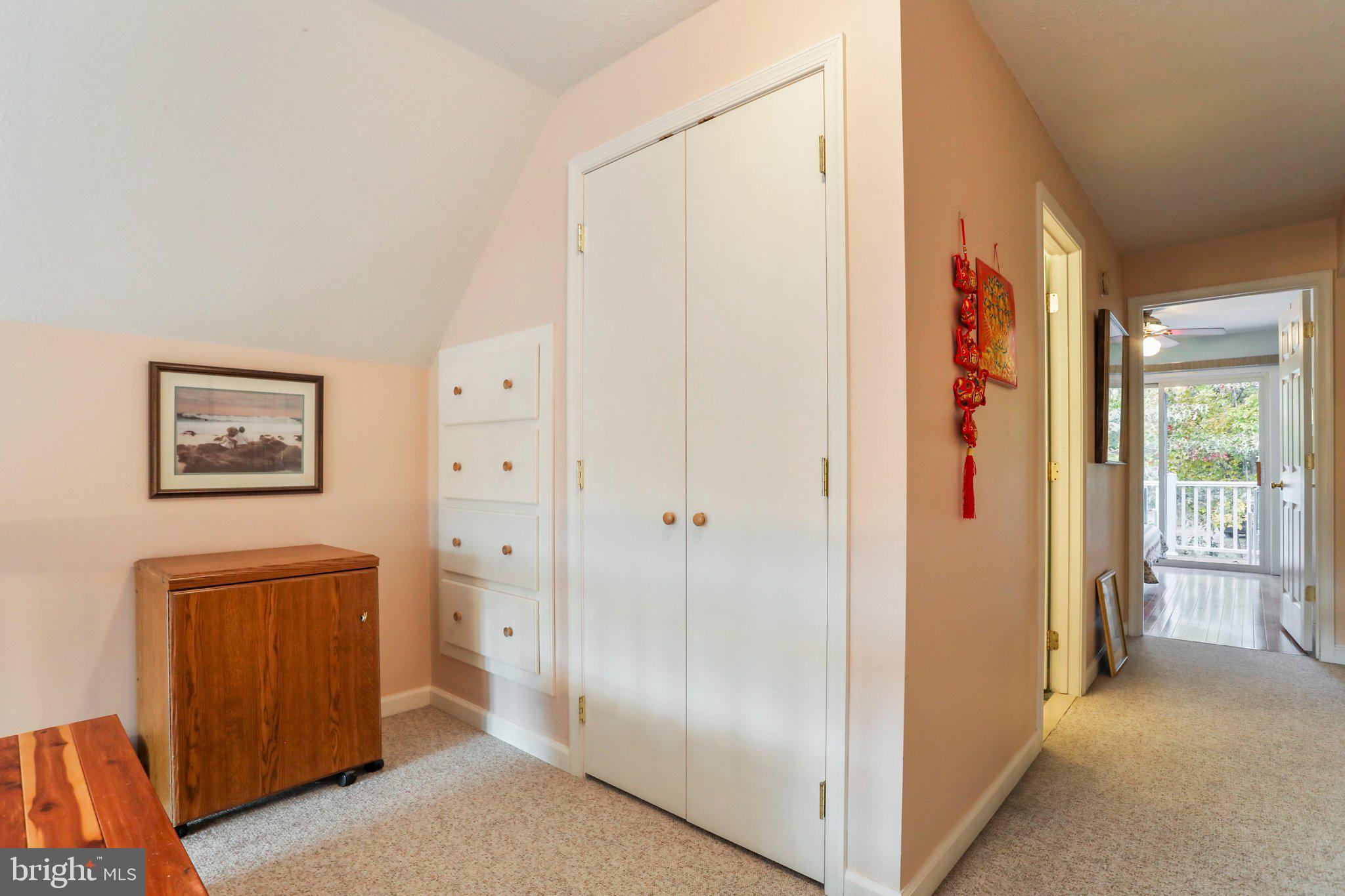 COLONIAL VILLAGE - Residential